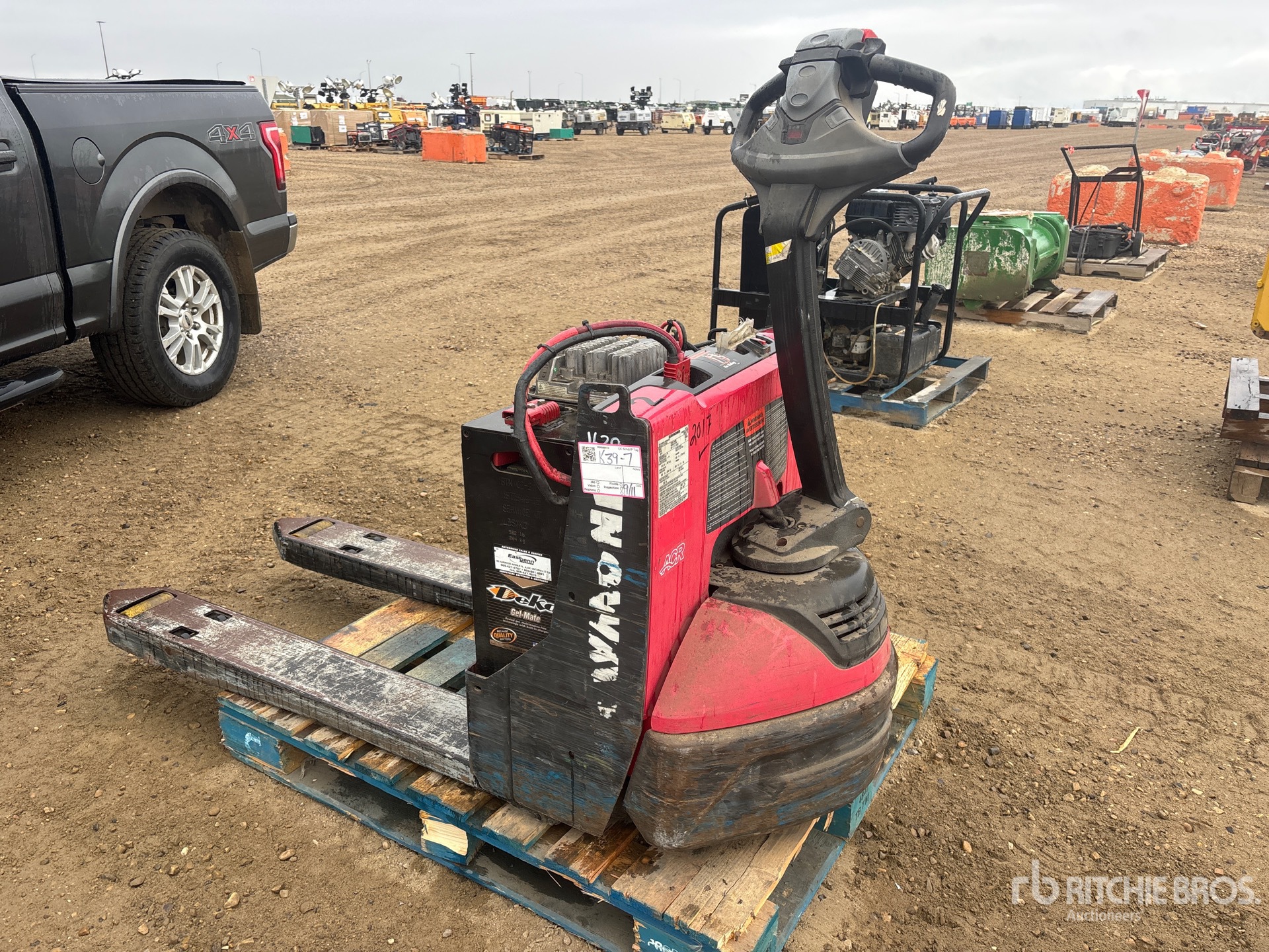 2017 Raymond 8210