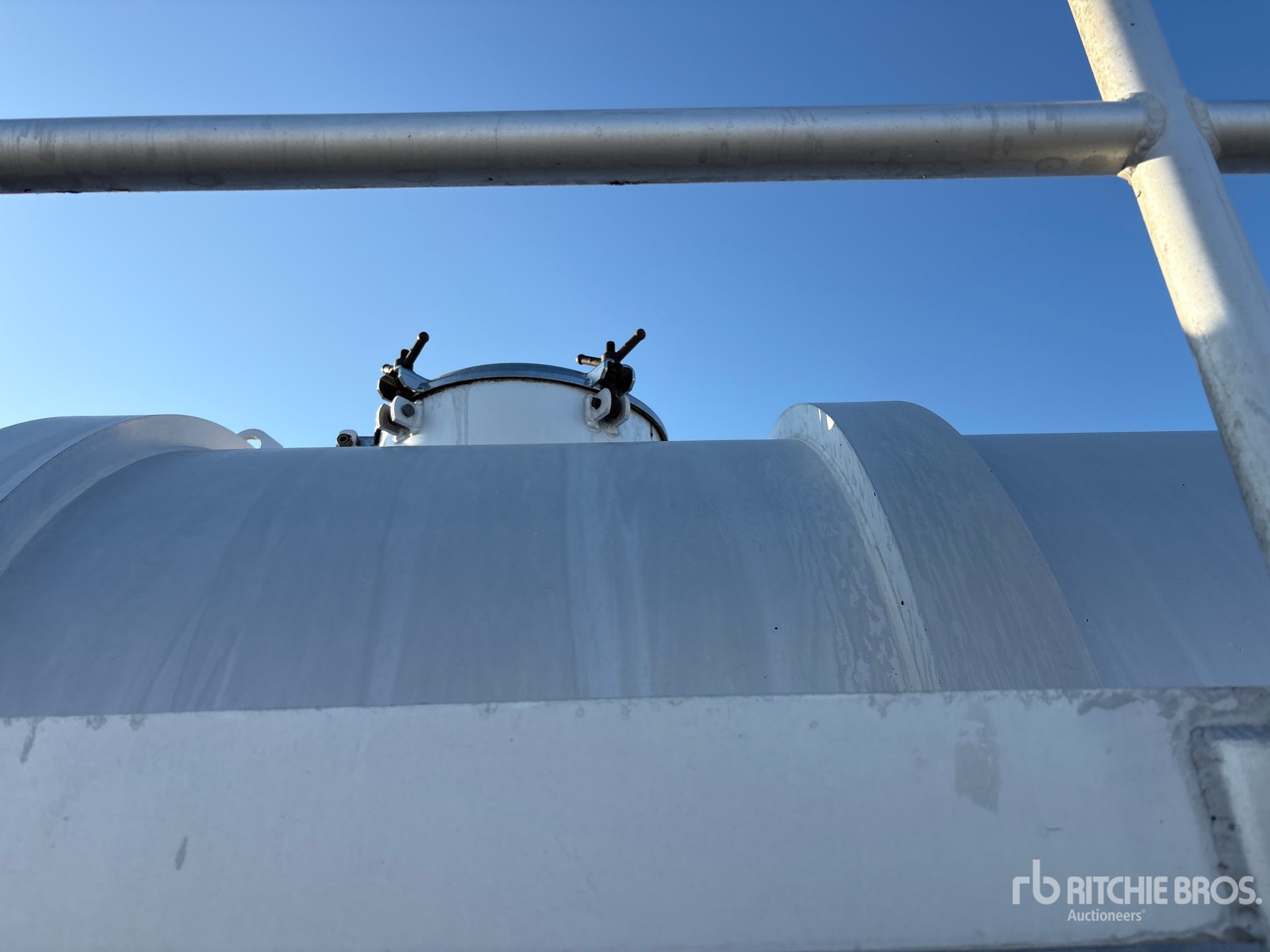 Dragon 8300 GAL T/A