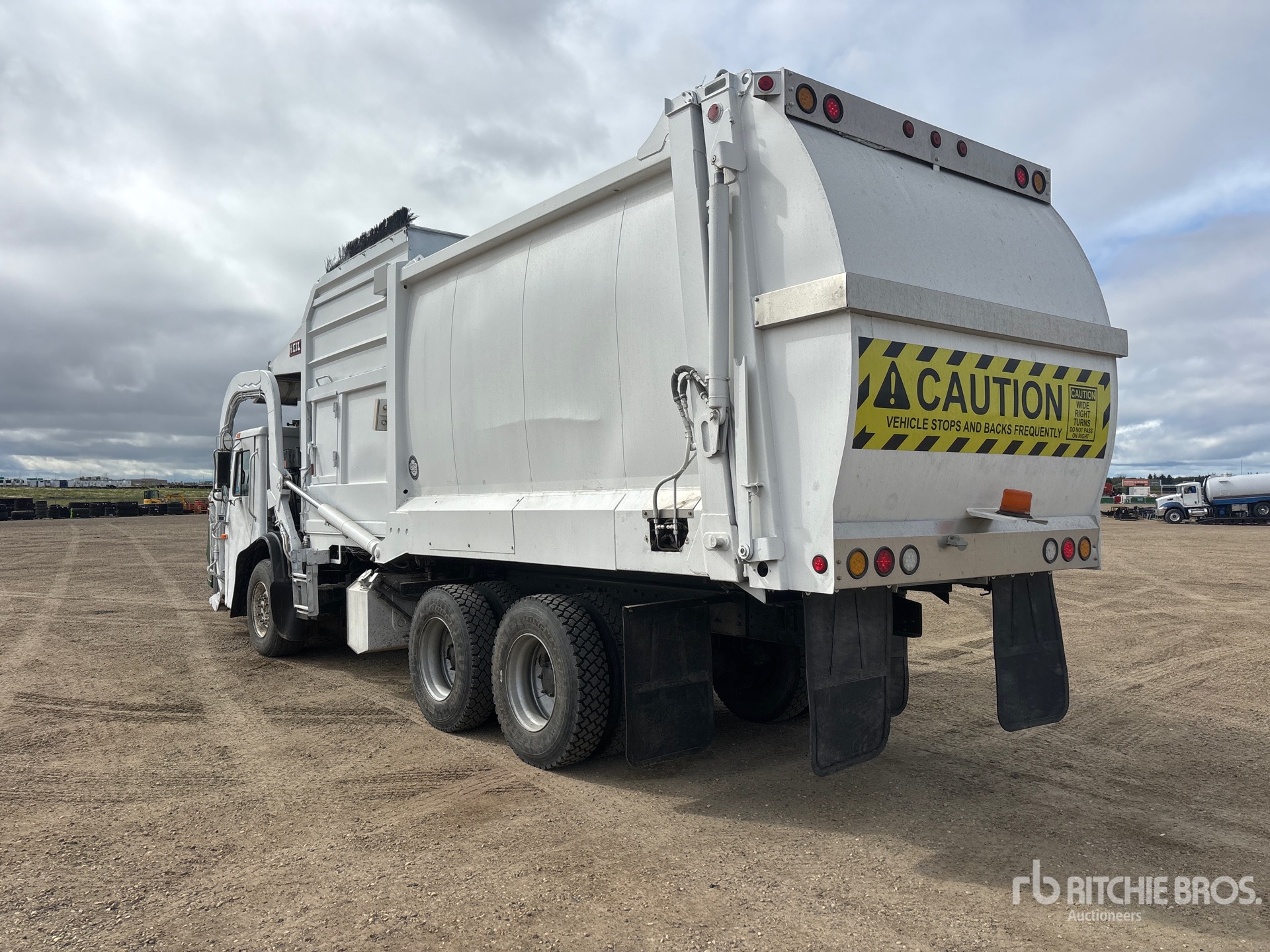 2014 Mack LEU613