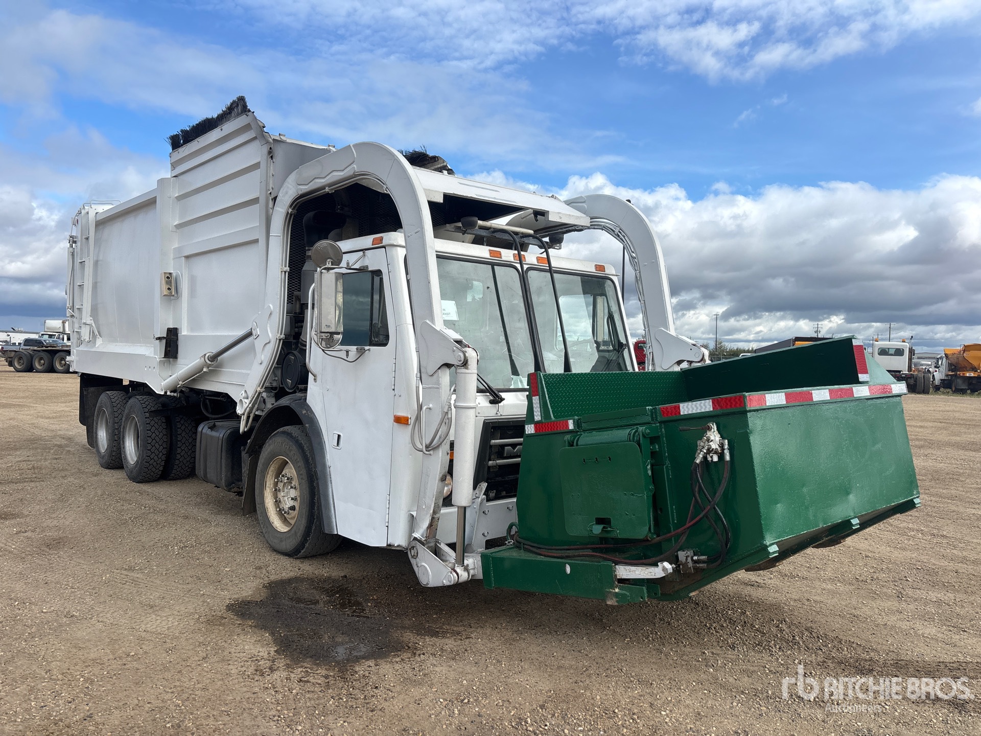 2014 Mack LEU613