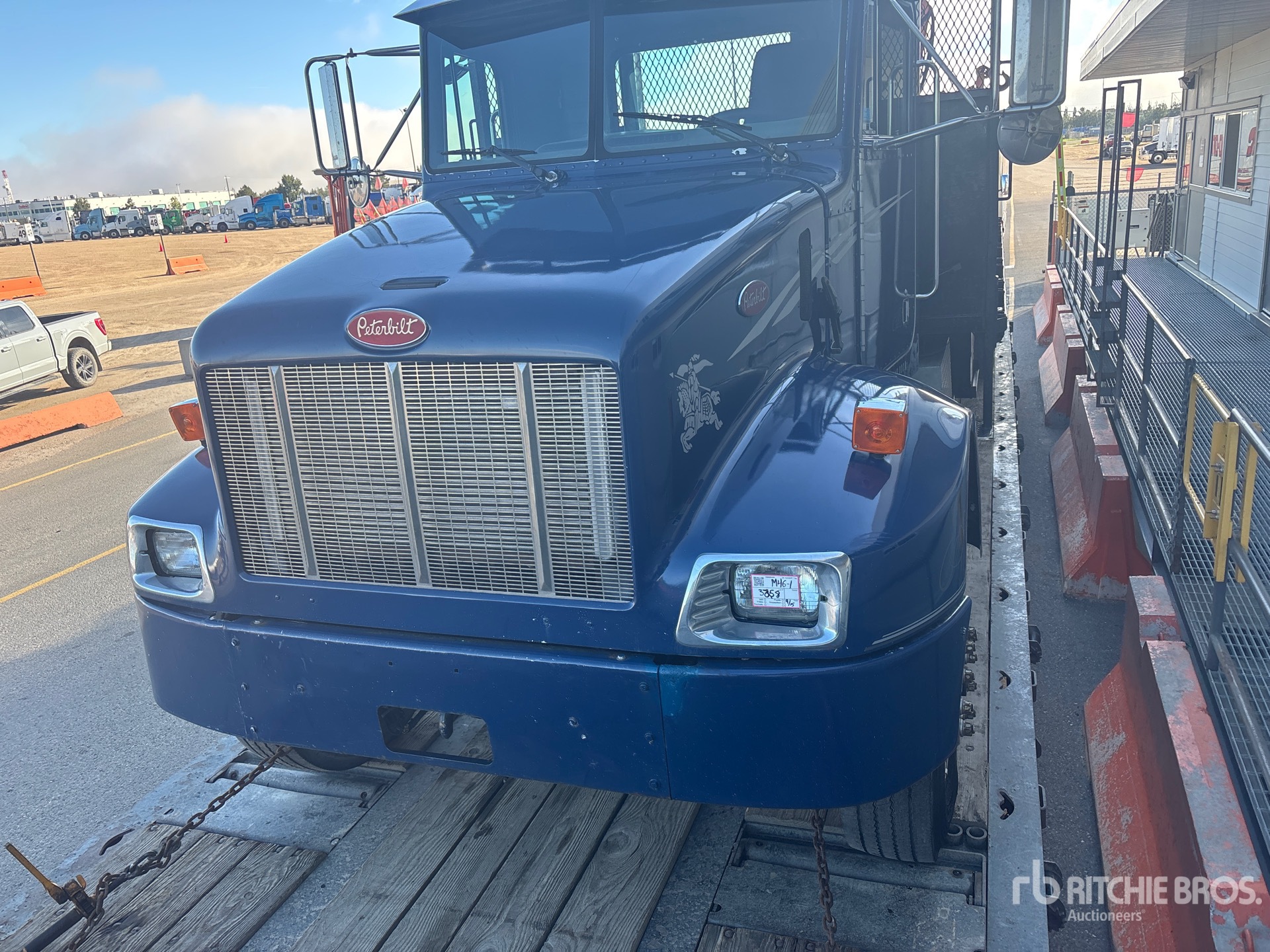 2001 Peterbilt 330