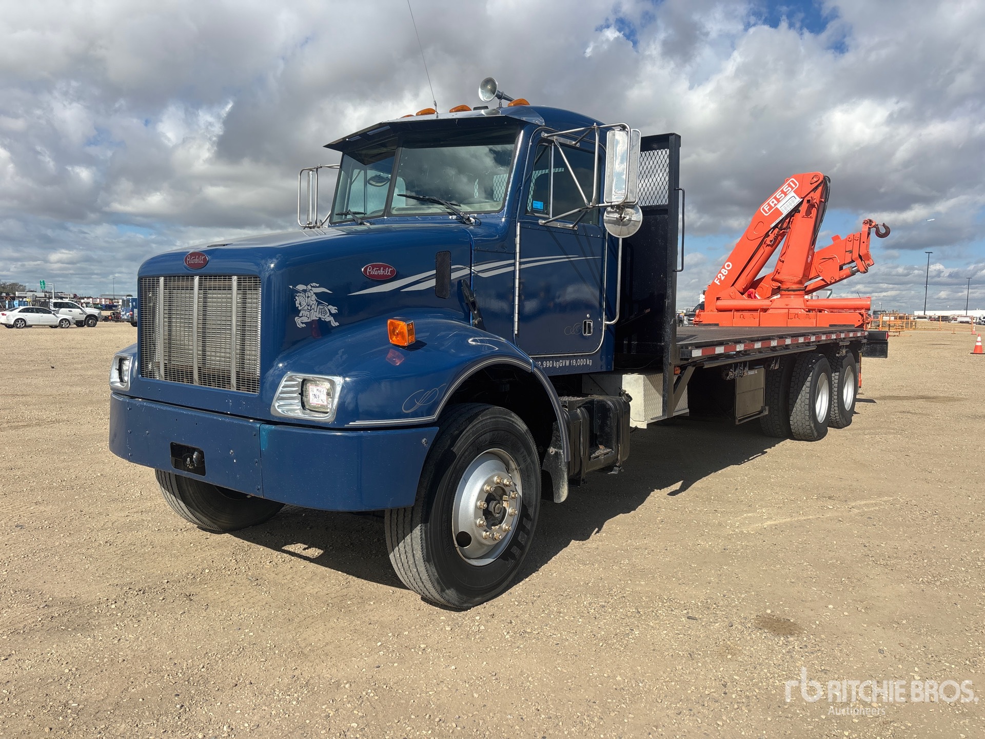 Photo of 2001 Peterbilt 330