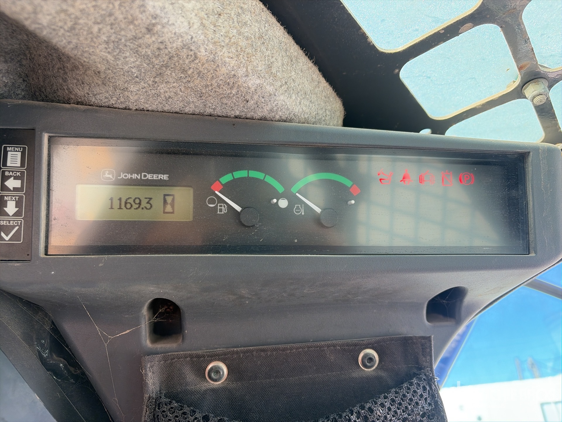 2022 John Deere 317G