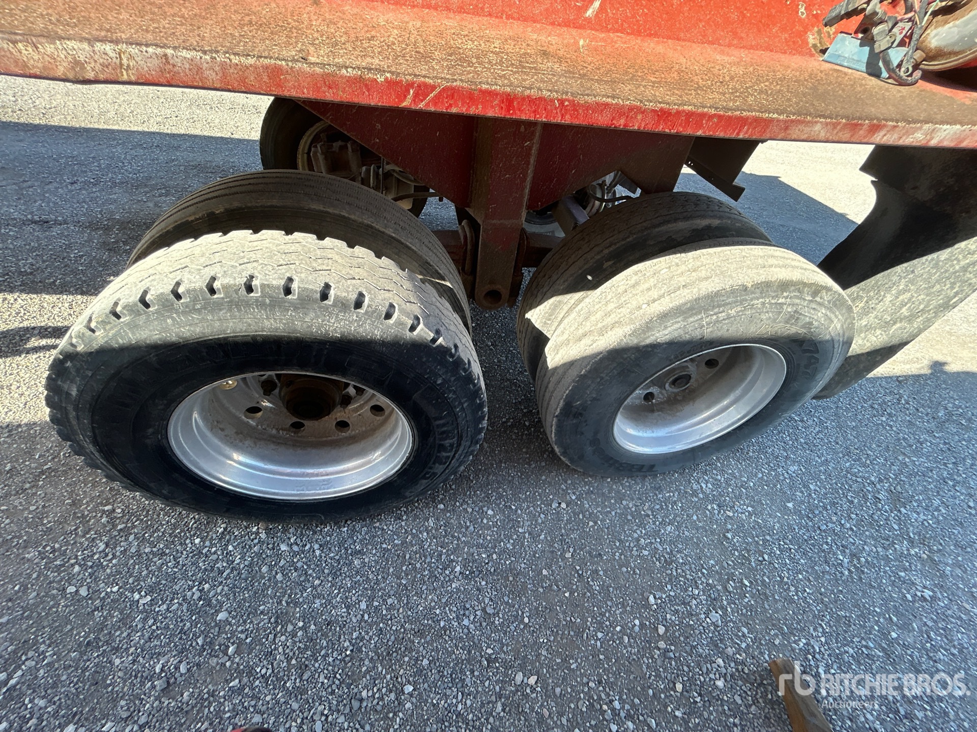 1992 Fruehauf 33 ft T/A