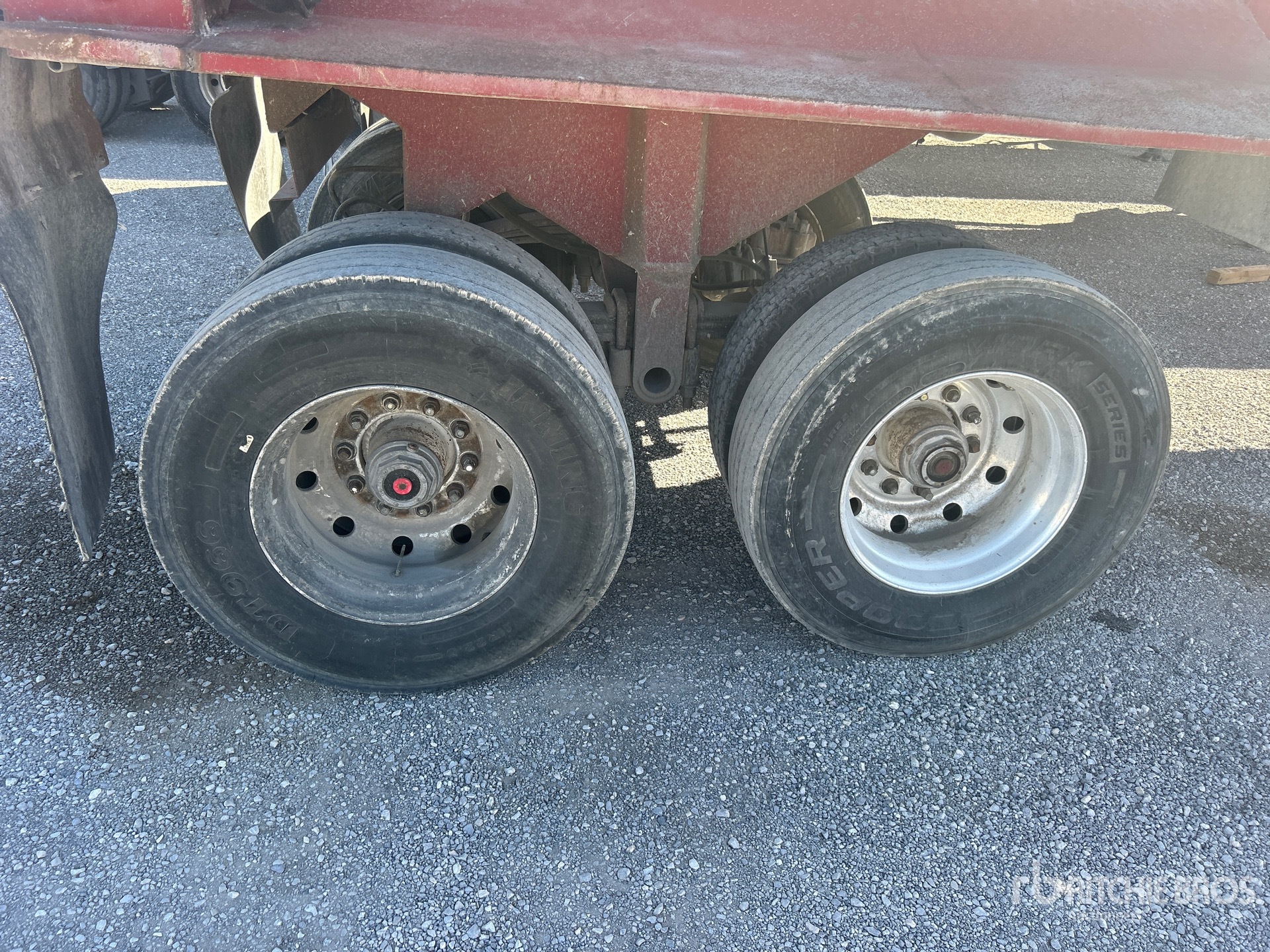 1992 Fruehauf 33 ft T/A
