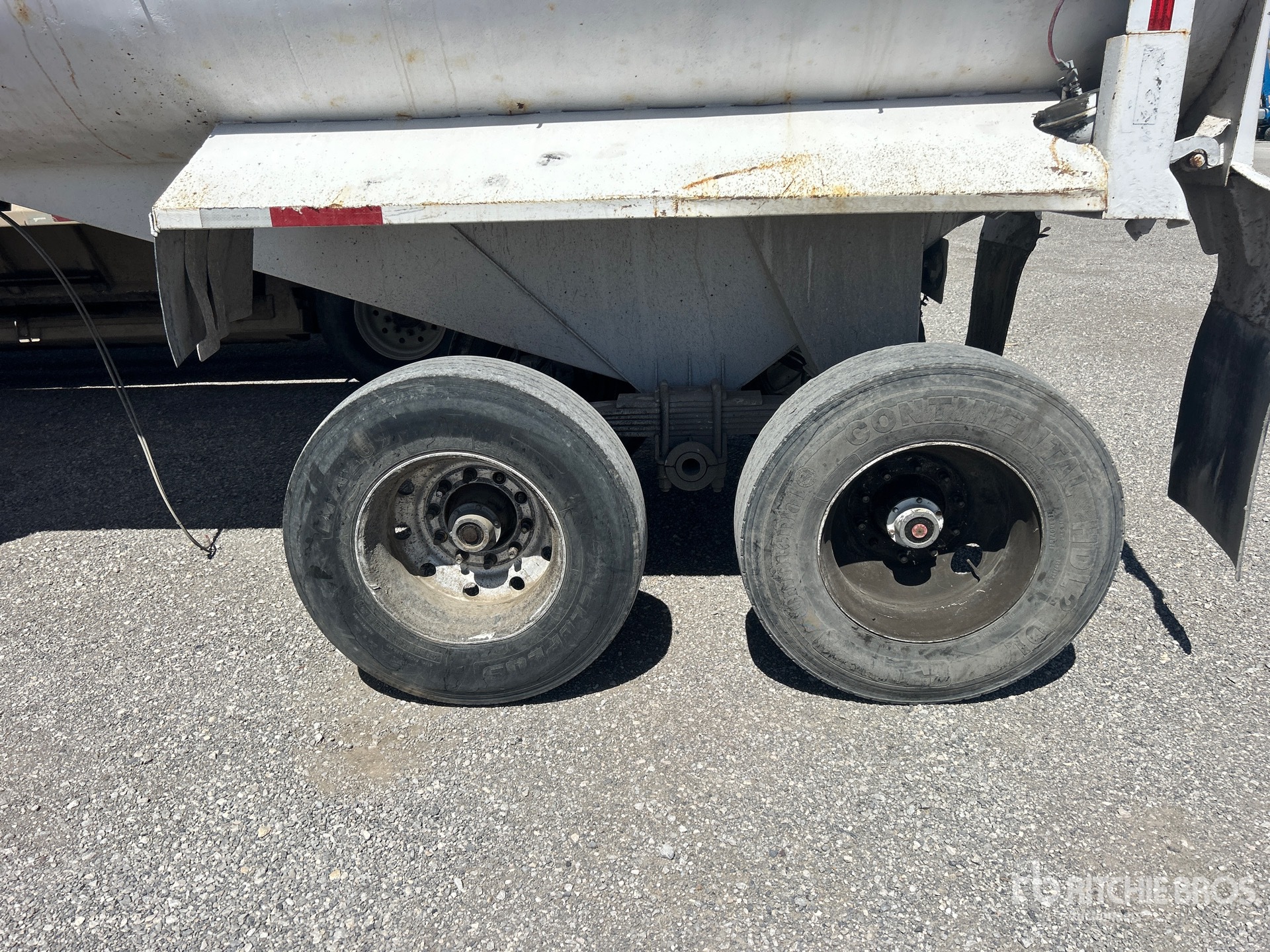 1995 Reliance 32 FT T/A