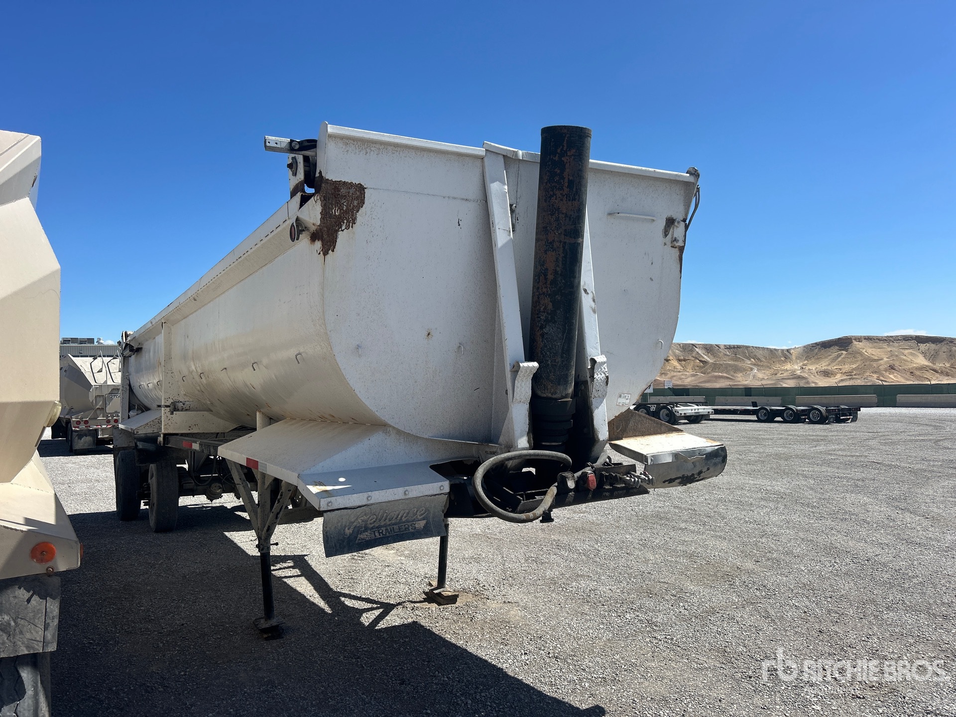 1995 Reliance 32 FT T/A