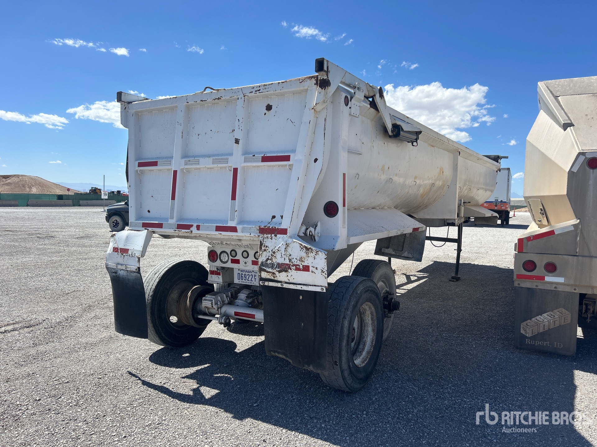1995 Reliance 32 FT T/A