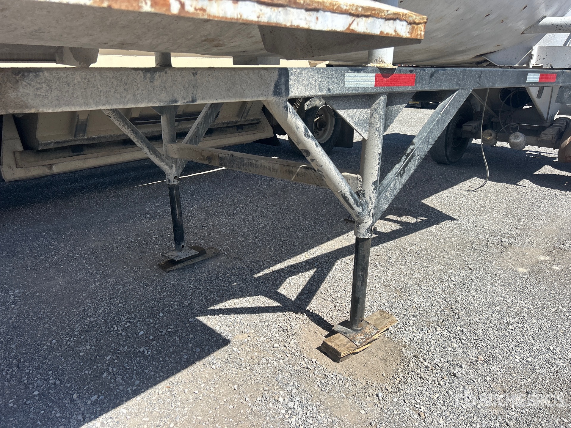 1995 Reliance 32 FT T/A