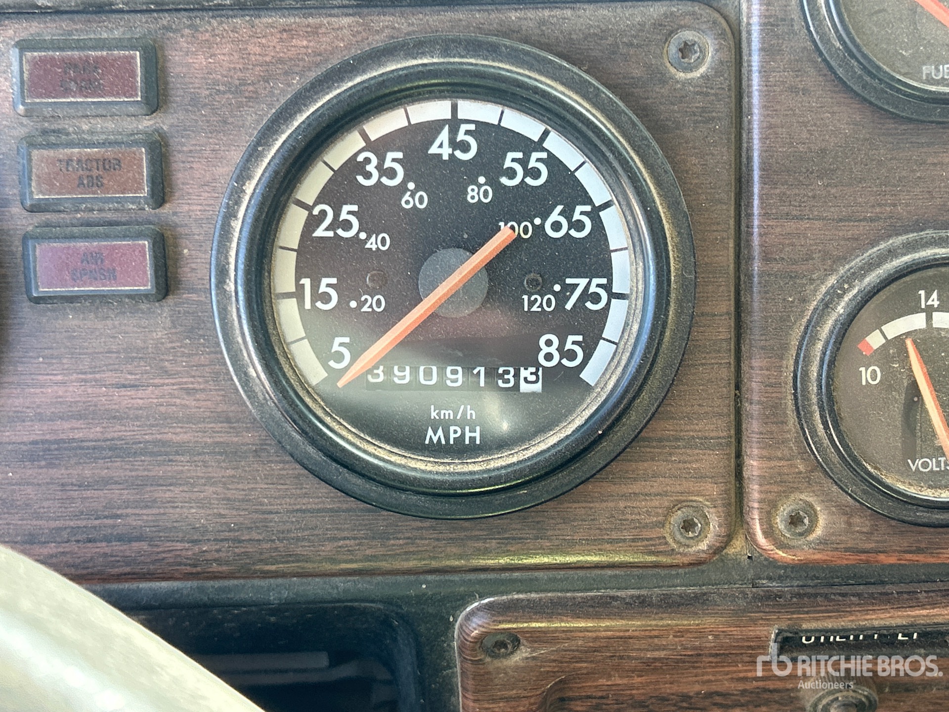 2000 Freightliner FLD112