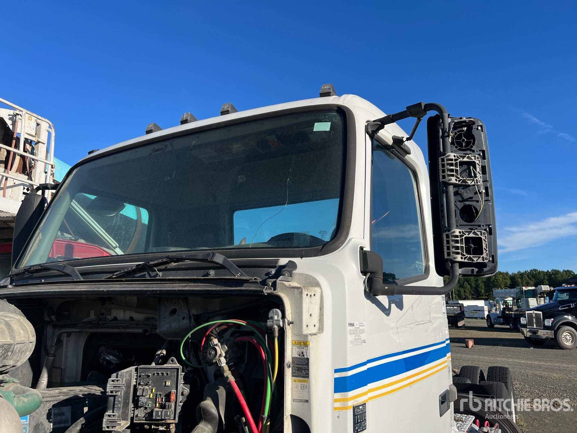 2014 Volvo VNM64T