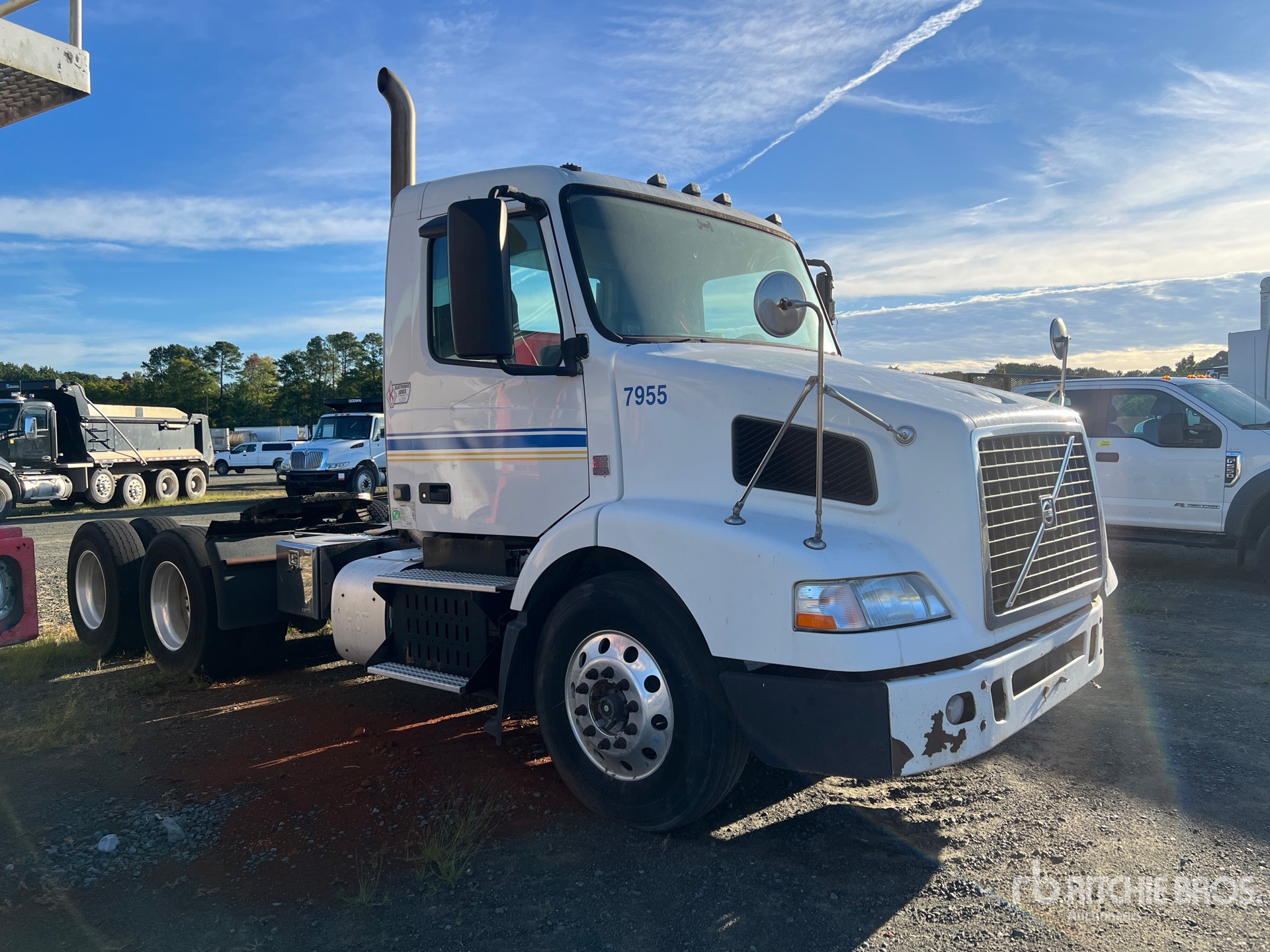2014 Volvo VNM64T