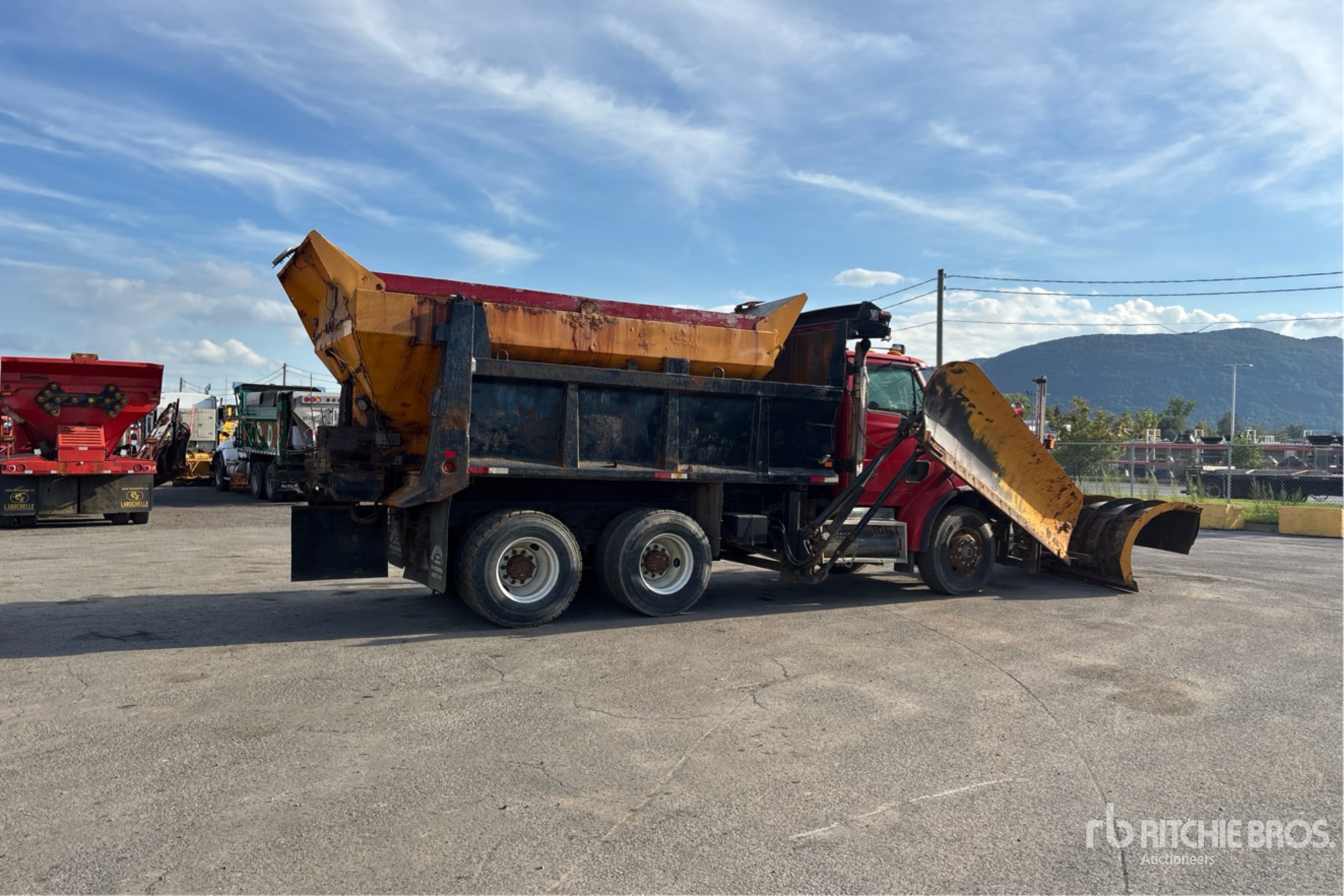 2009 Sterling L9500