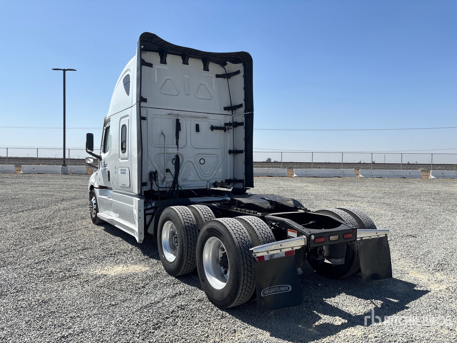 2022 Freightliner CASCADIA 126
