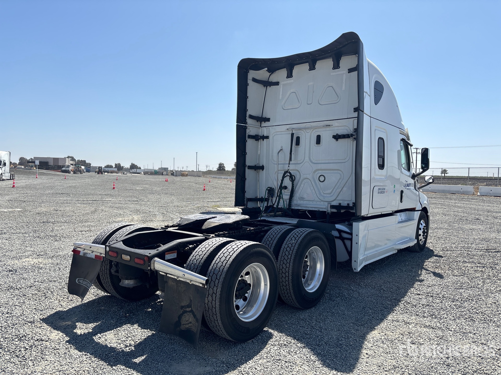 2022 Freightliner CASCADIA 126