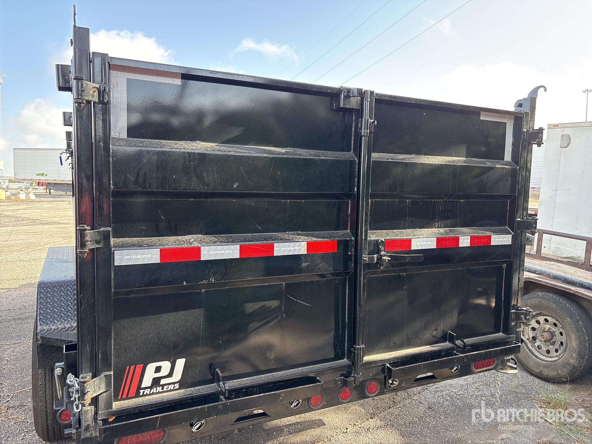 2026 Pj Trailers 19 ft