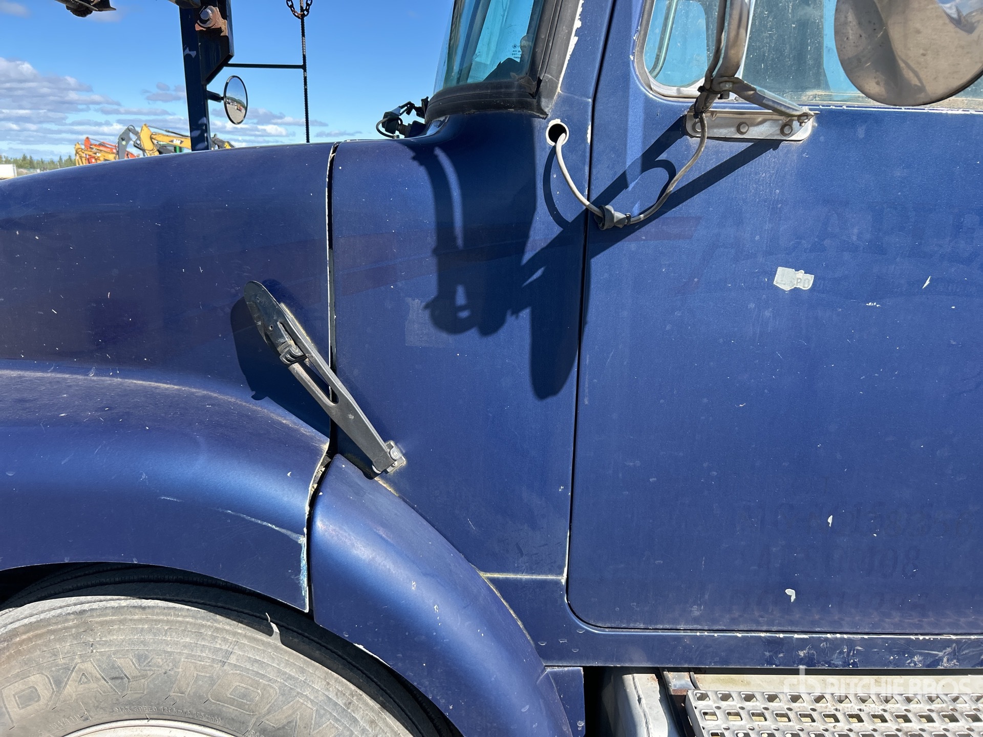 2000 Volvo VNL