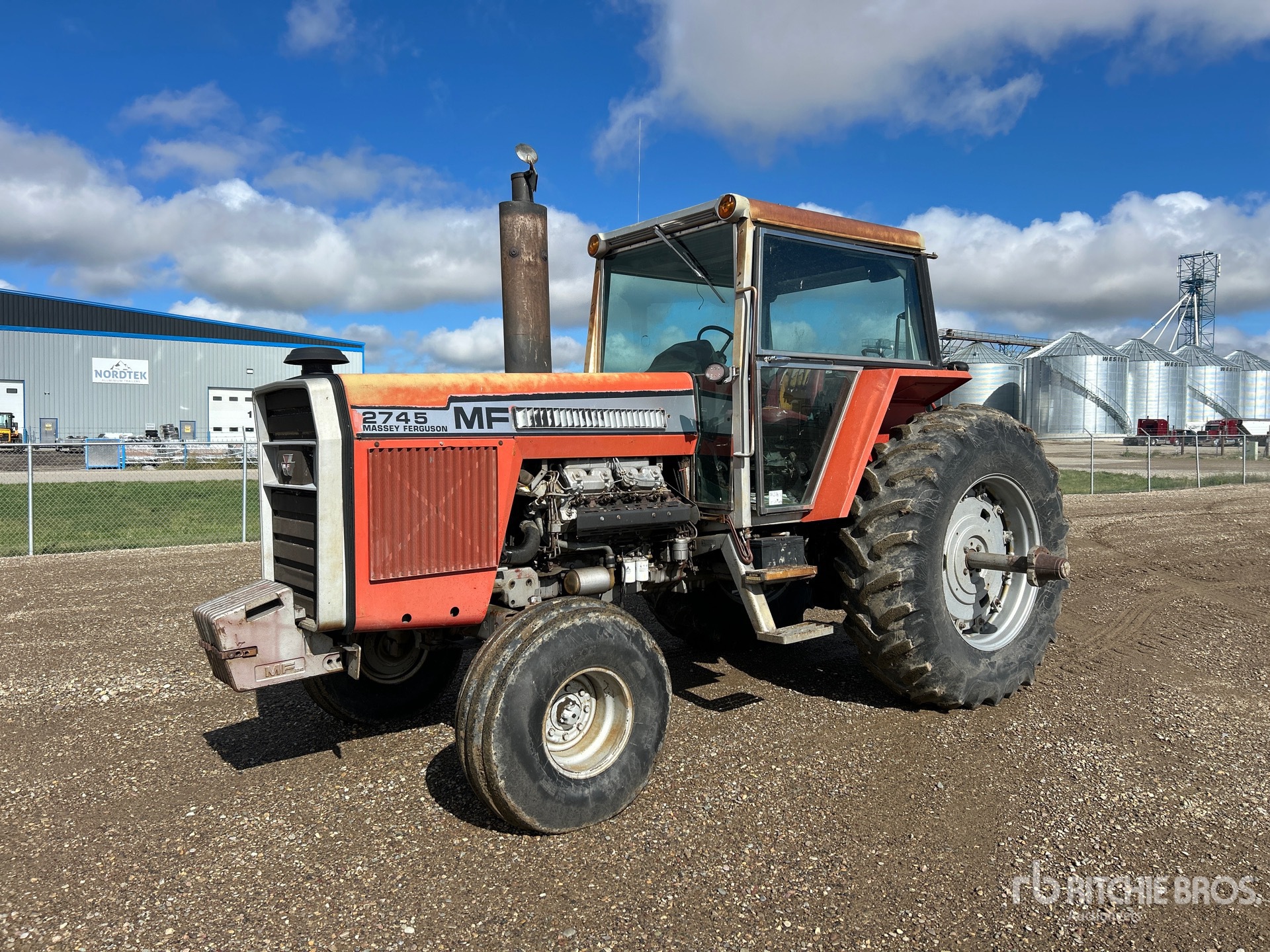 1981 Massey Ferguson 2745