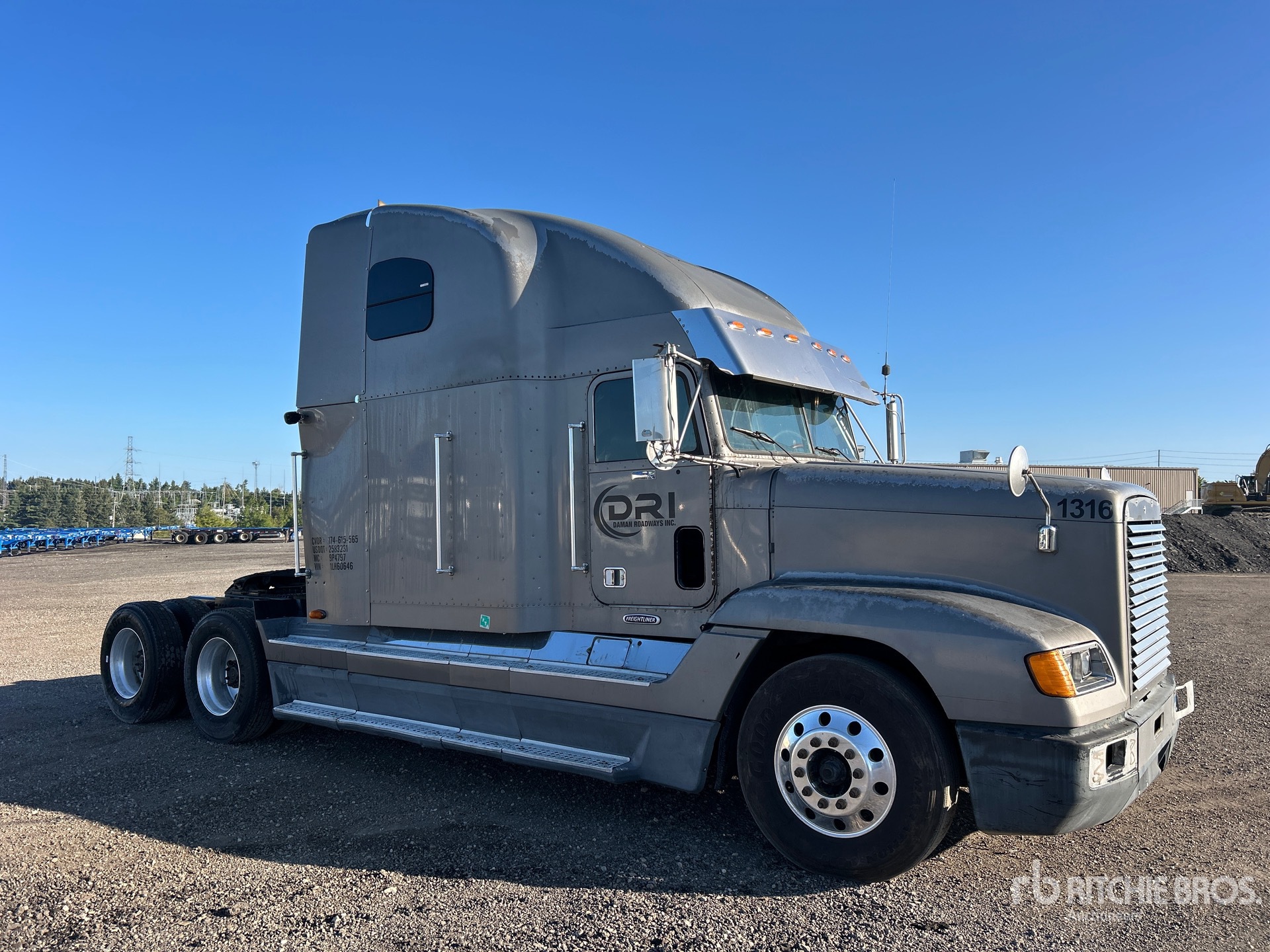 2001 Freightliner FLD 120