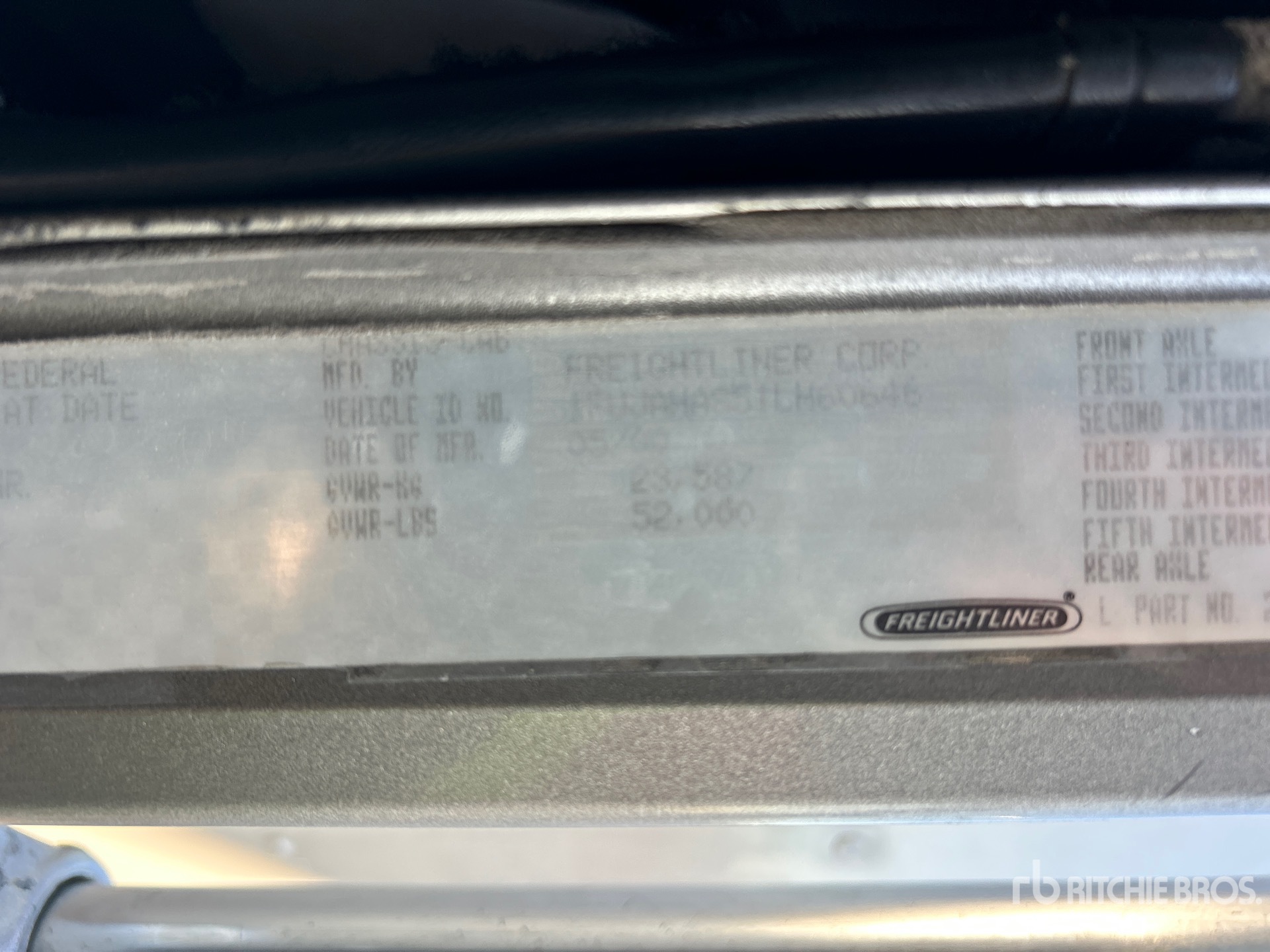 2001 Freightliner FLD 120