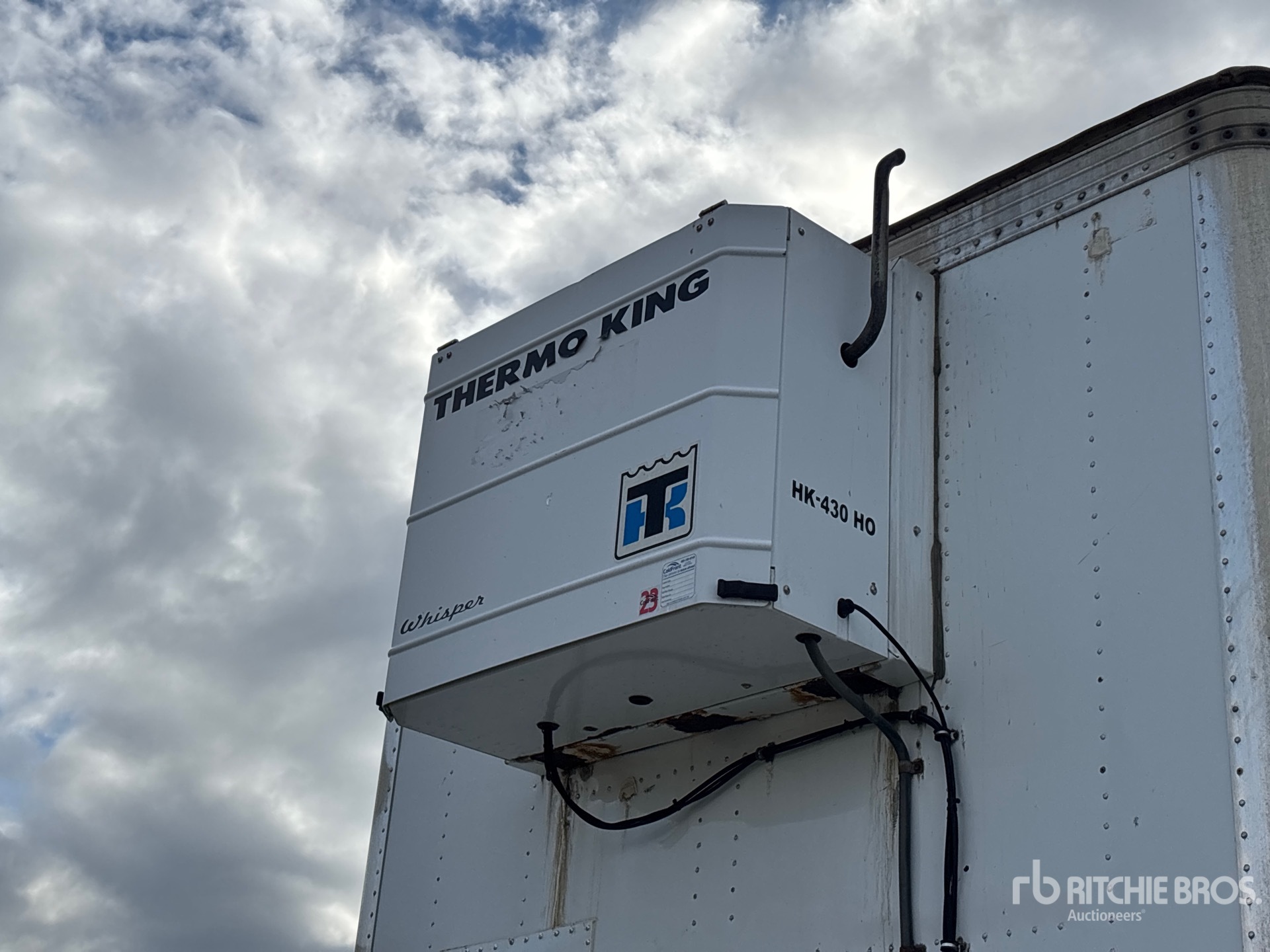 2013 Vanguard 53 FT X 102 IN T/A HEATED