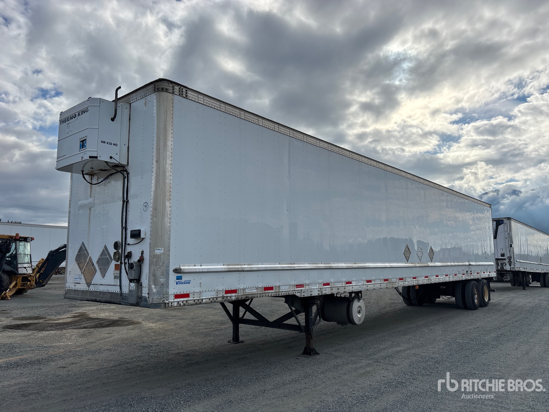 Photo of 2013 Vanguard 53 ft x 102 in T/A Heated