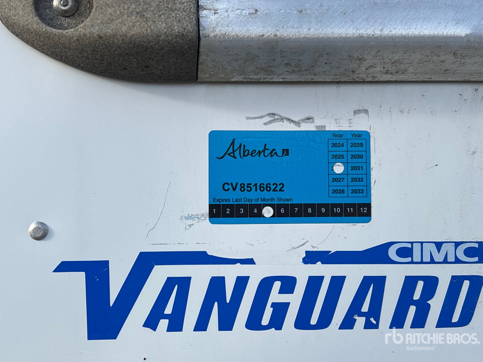 2013 Vanguard 53 FT X 102 IN T/A HEATED
