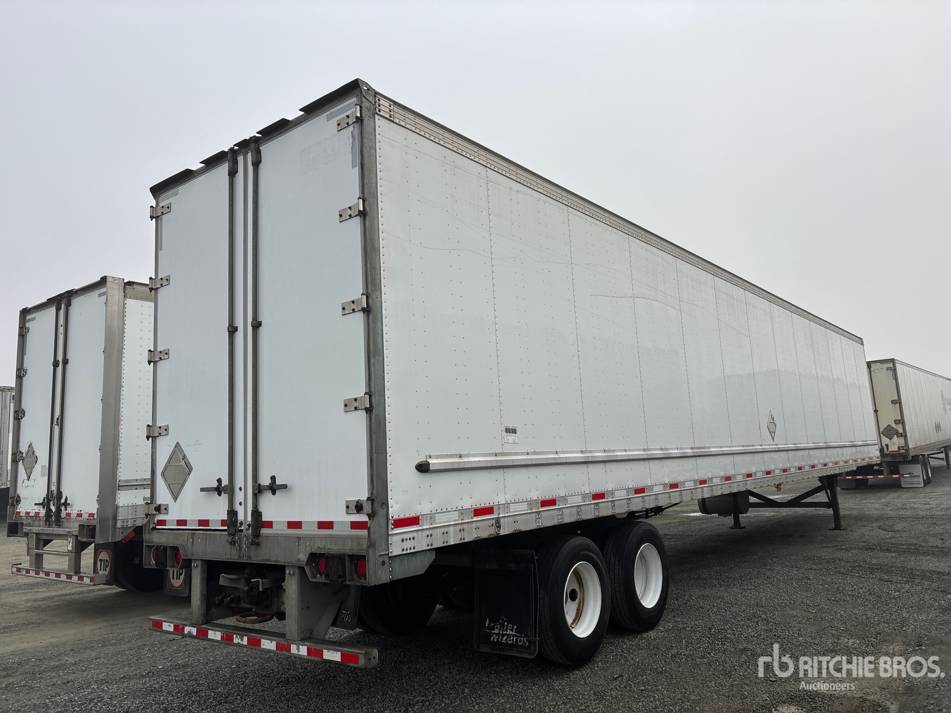 2013 Vanguard 53 FT X 102 IN T/A HEATED