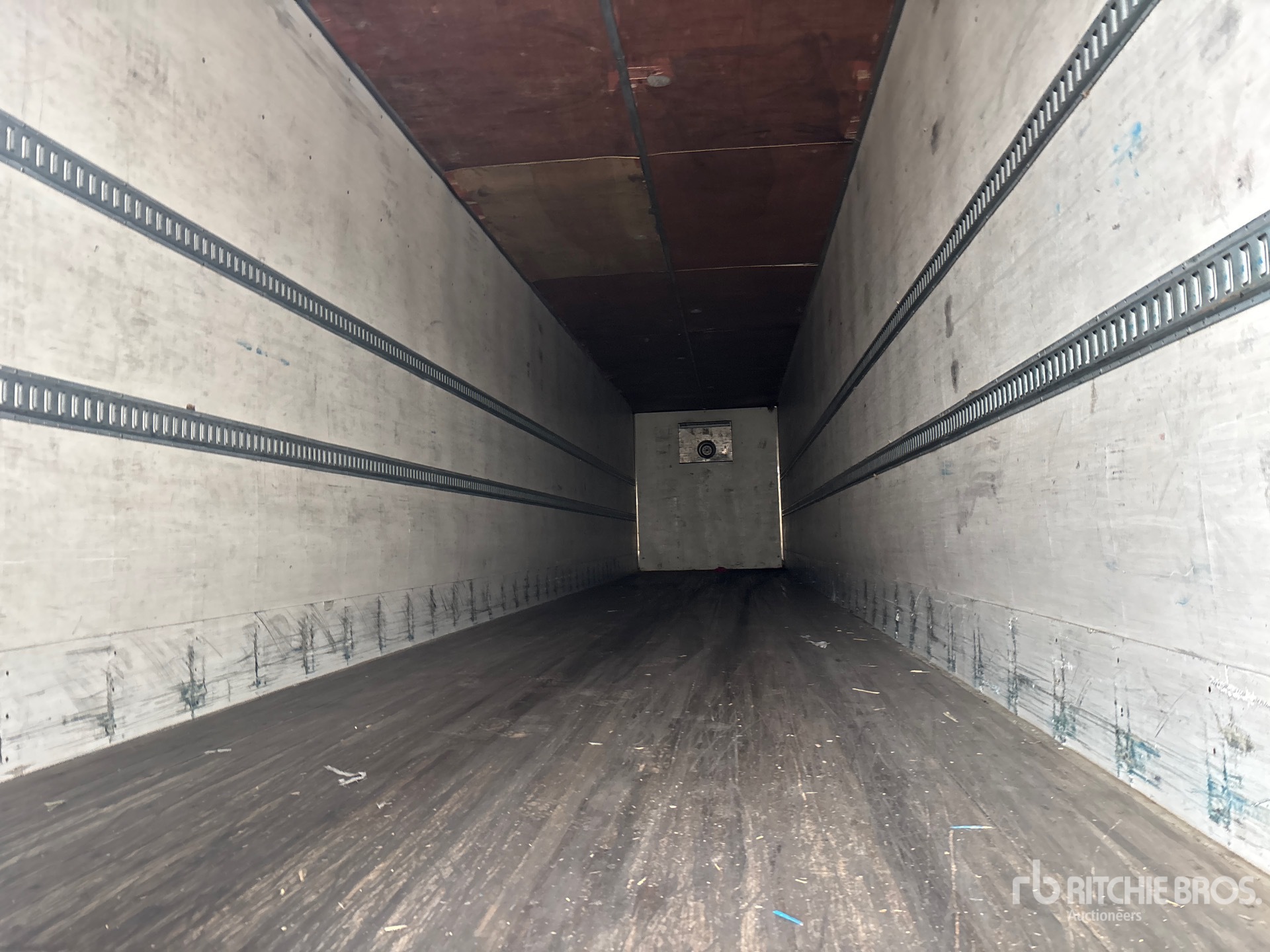 2013 Vanguard 53 FT X 102 IN T/A HEATED