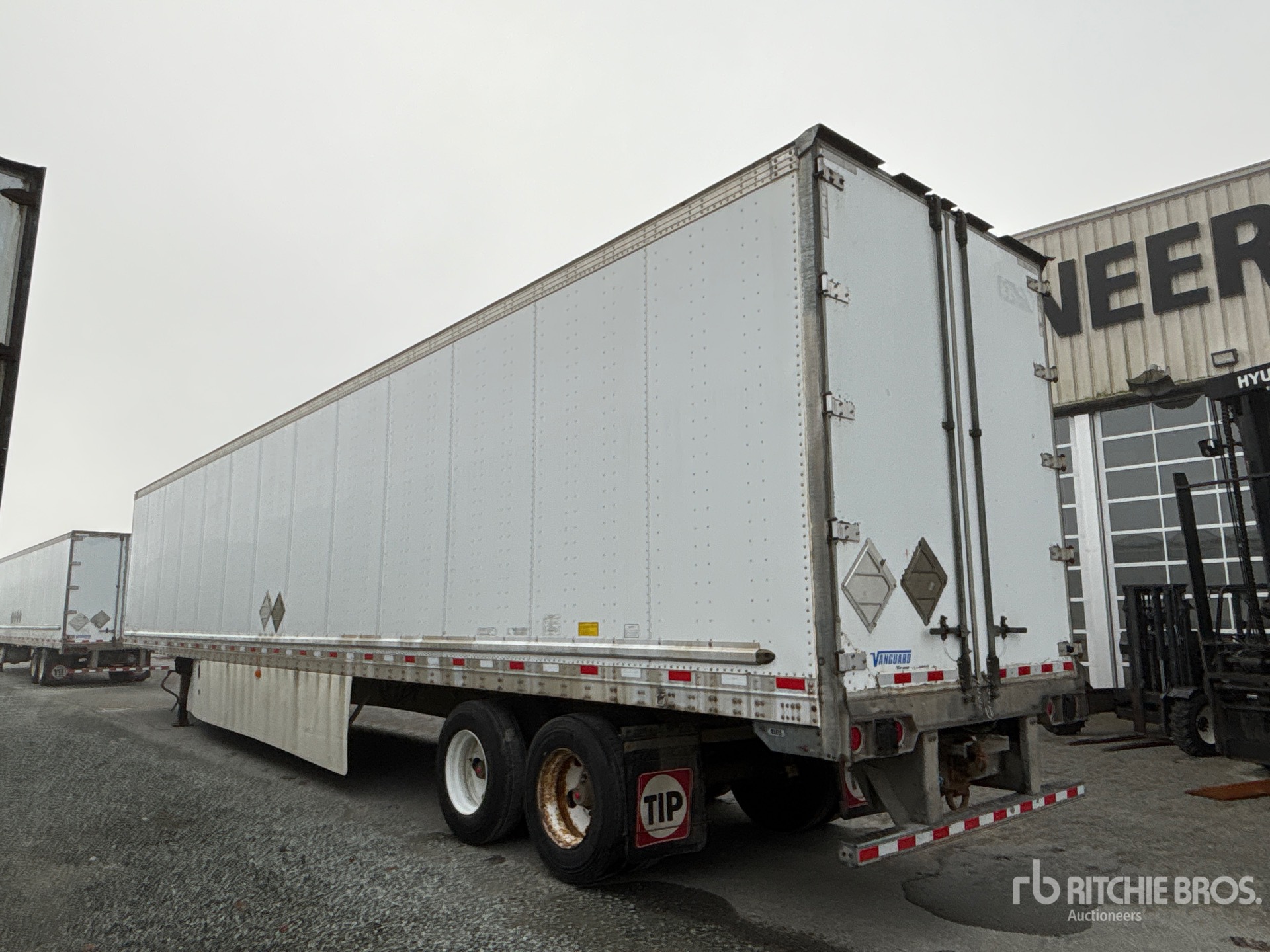 2012 Vanguard 53 FT X 102 IN T/A HEATED
