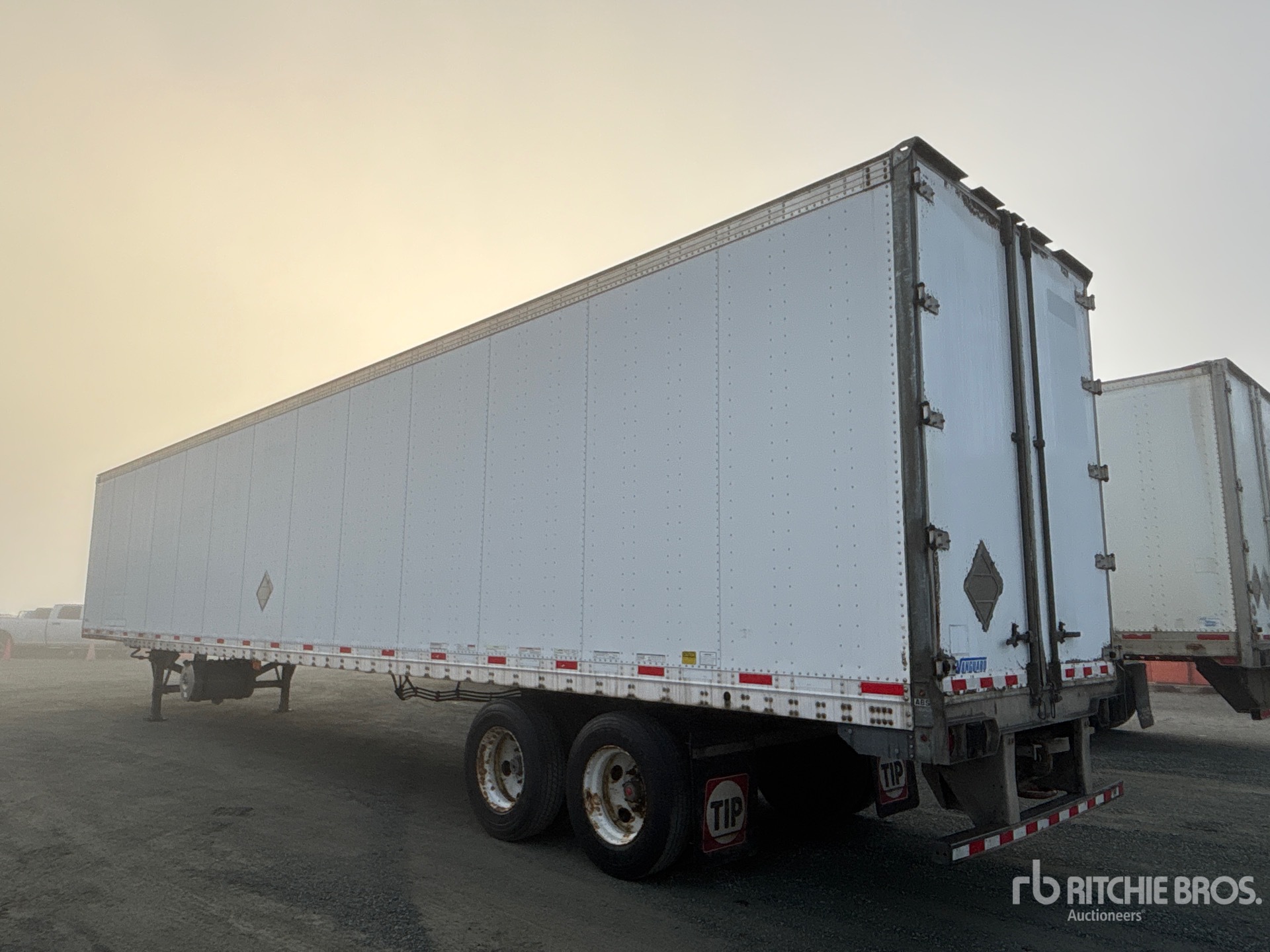 2013 Vanguard 53 FT X 102 IN T/A HEATED