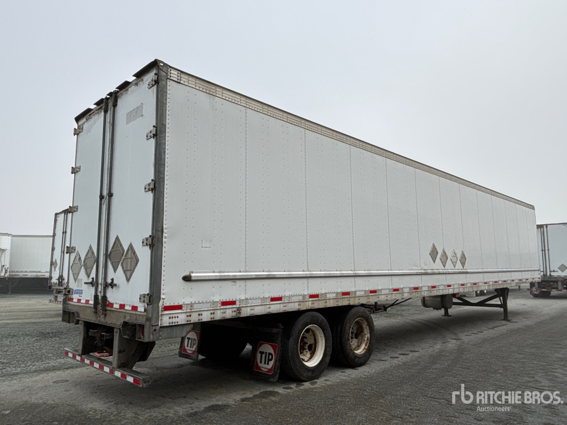 2013 Vanguard 53 FT X 102 IN T/A HEATED
