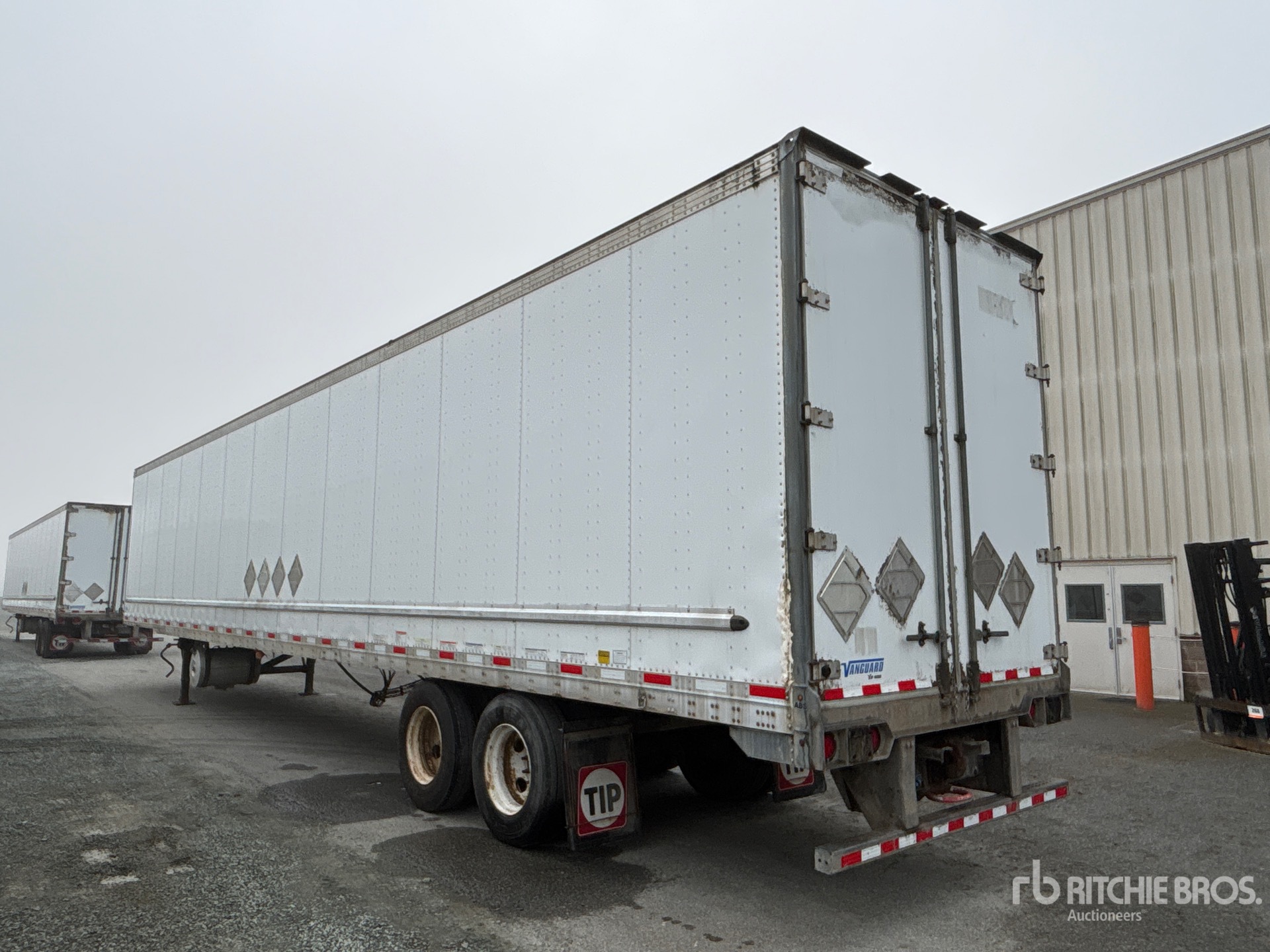 2013 Vanguard 53 FT X 102 IN T/A HEATED