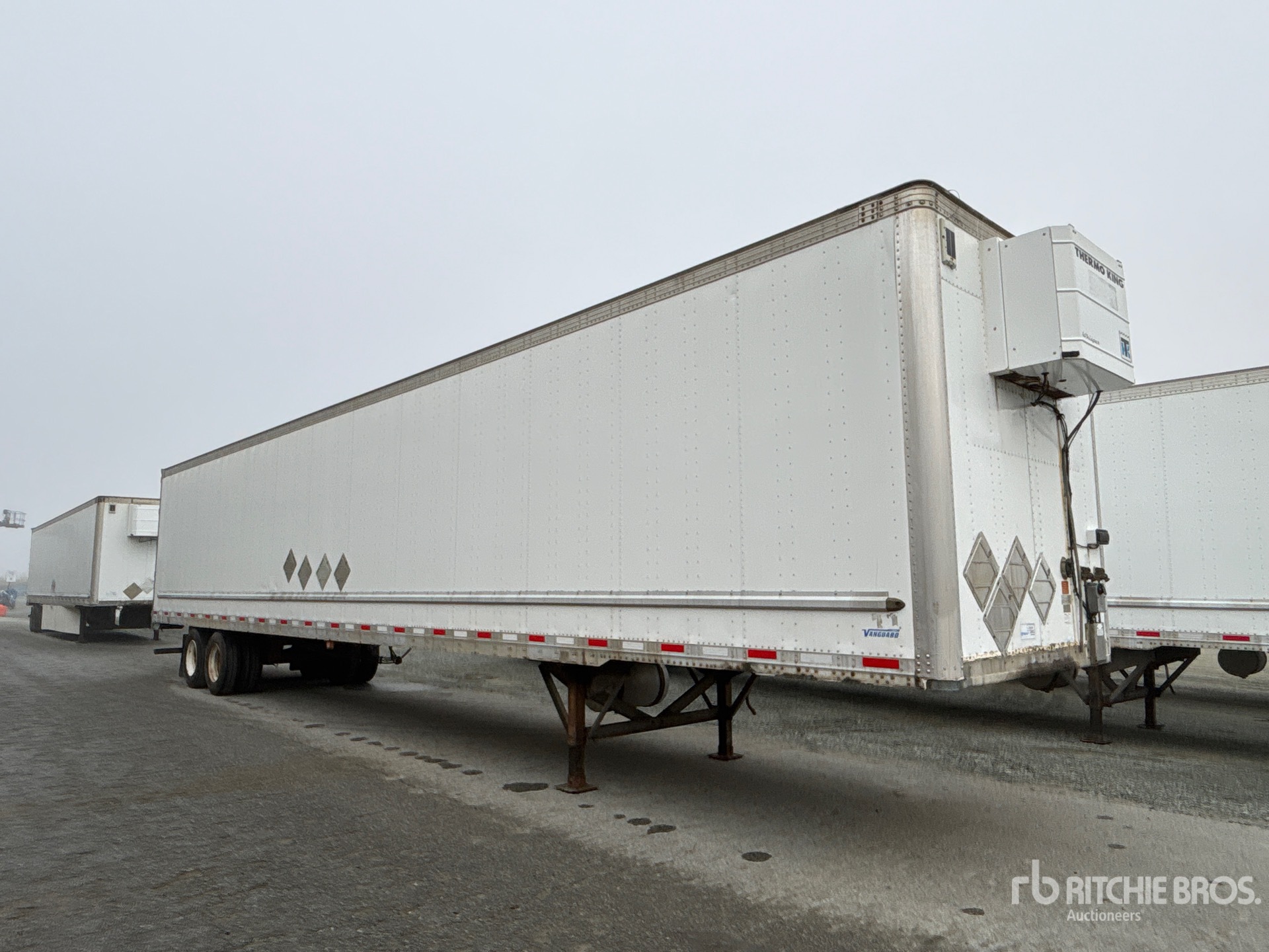 2013 Vanguard 53 FT X 102 IN T/A HEATED