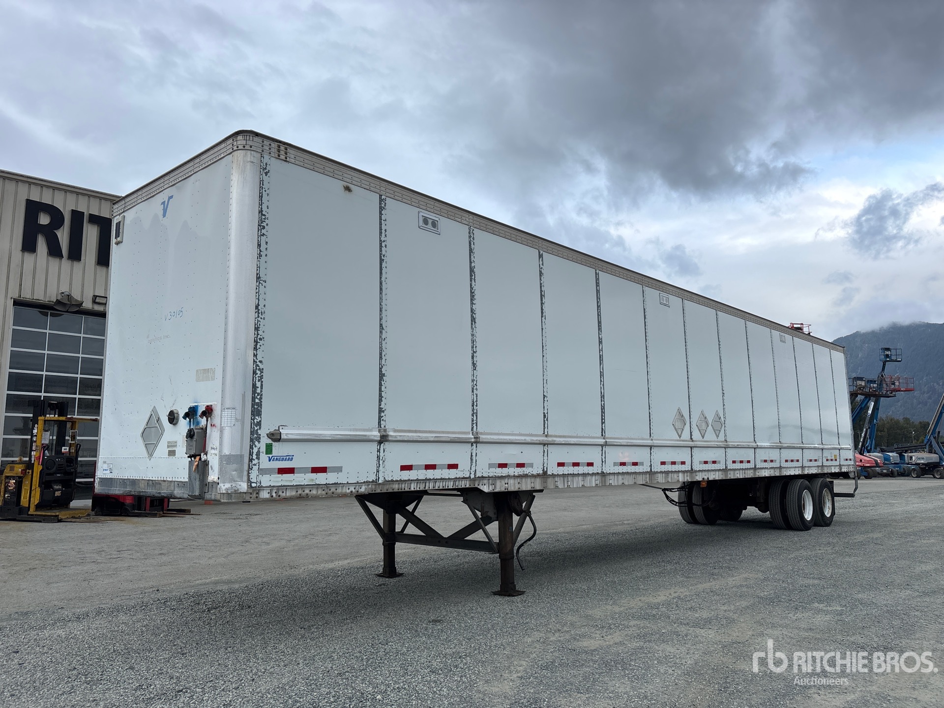 Photo of 2012 Vanguard 53 ft x 102 in T/A