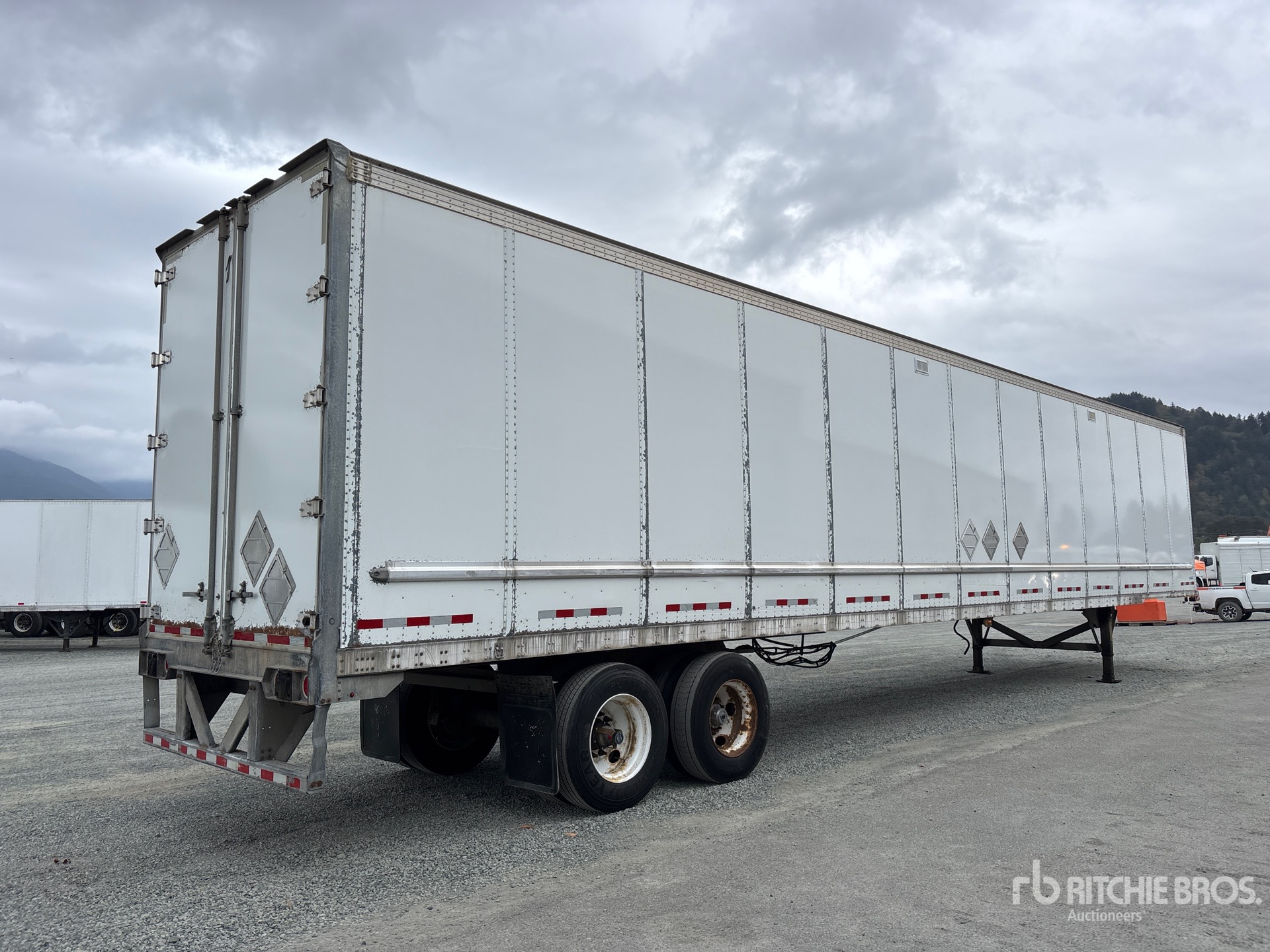 2012 Vanguard 53 FT X 102 IN T/A