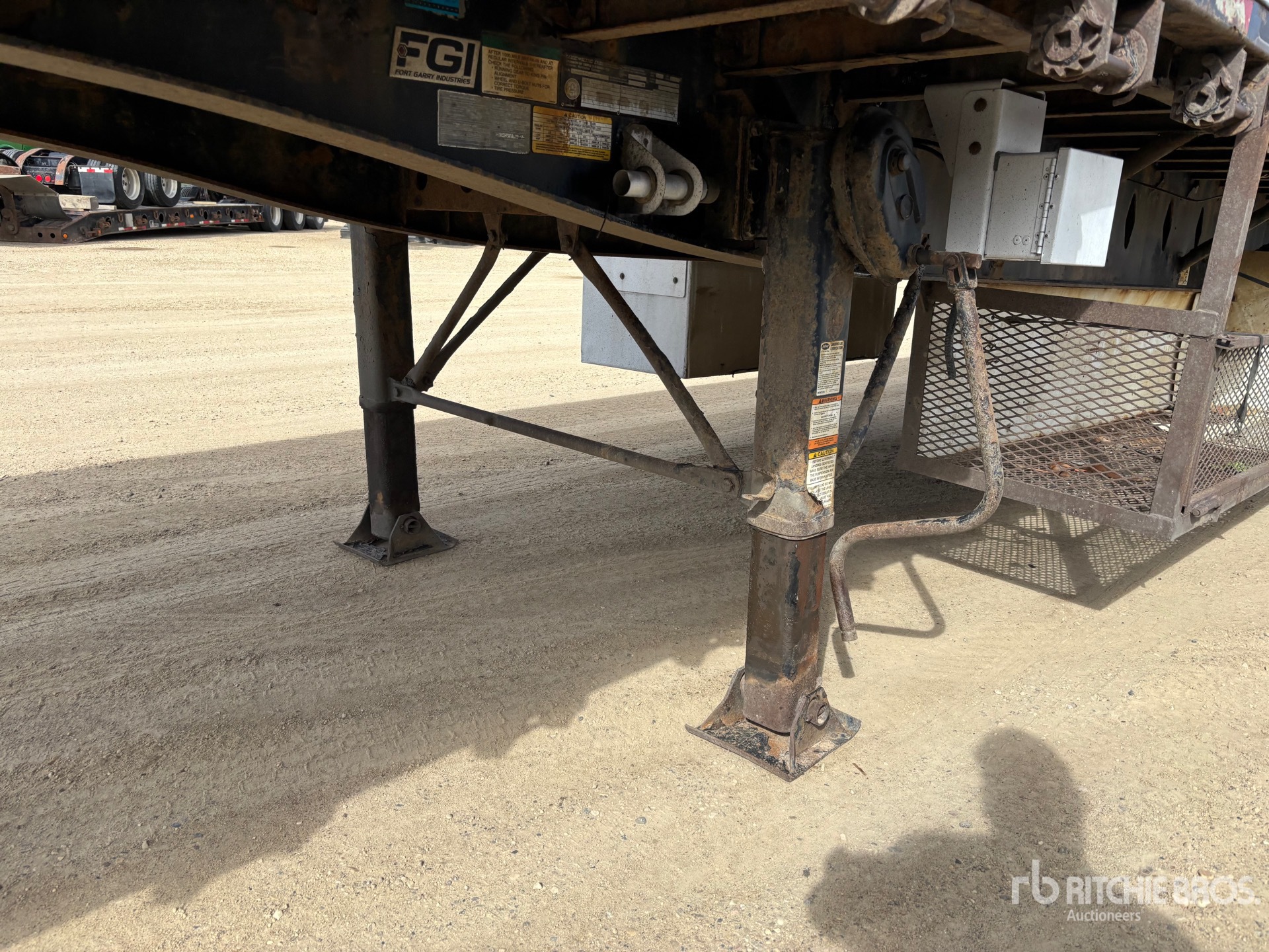 2014 Load King 32 ft Super B-Train Lead