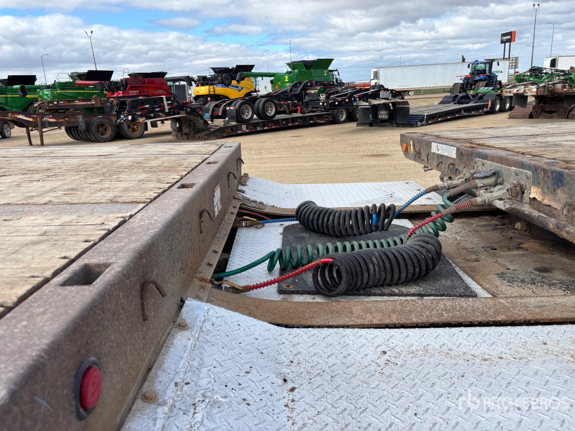 2014 Load King 32 ft Super B-Train Lead