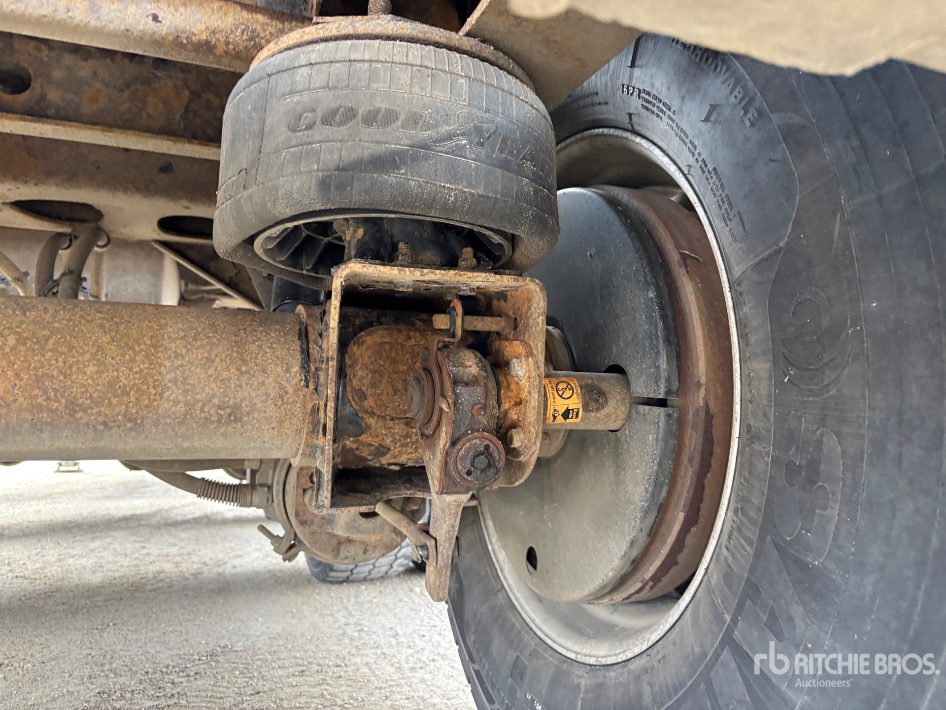 2014 Load King 32 ft Super B-Train Lead