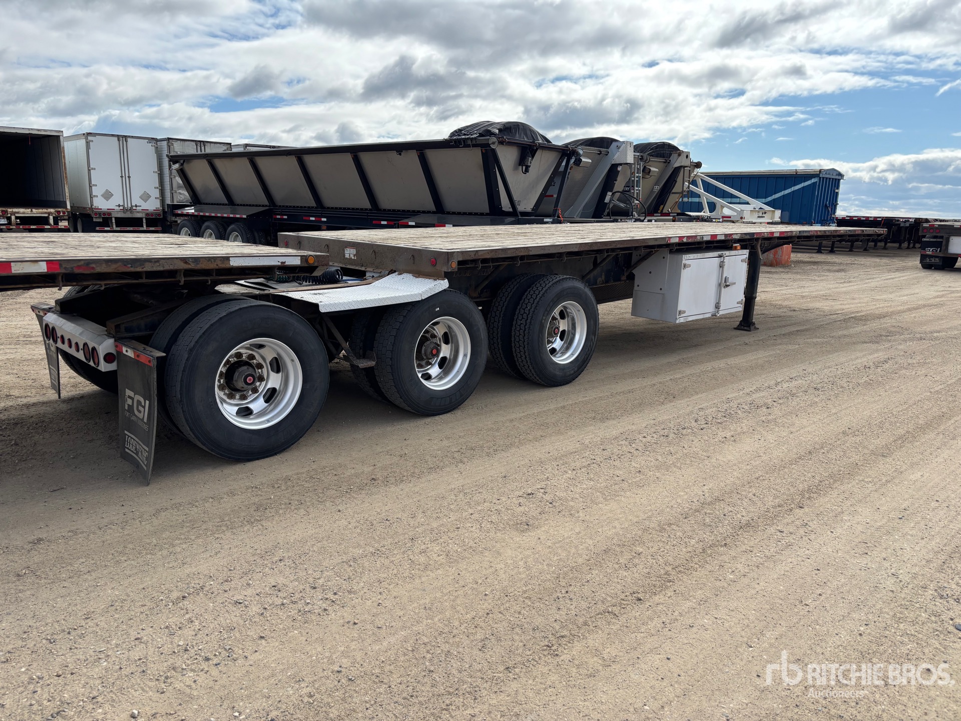 2014 Load King 32 ft Super B-Train Lead