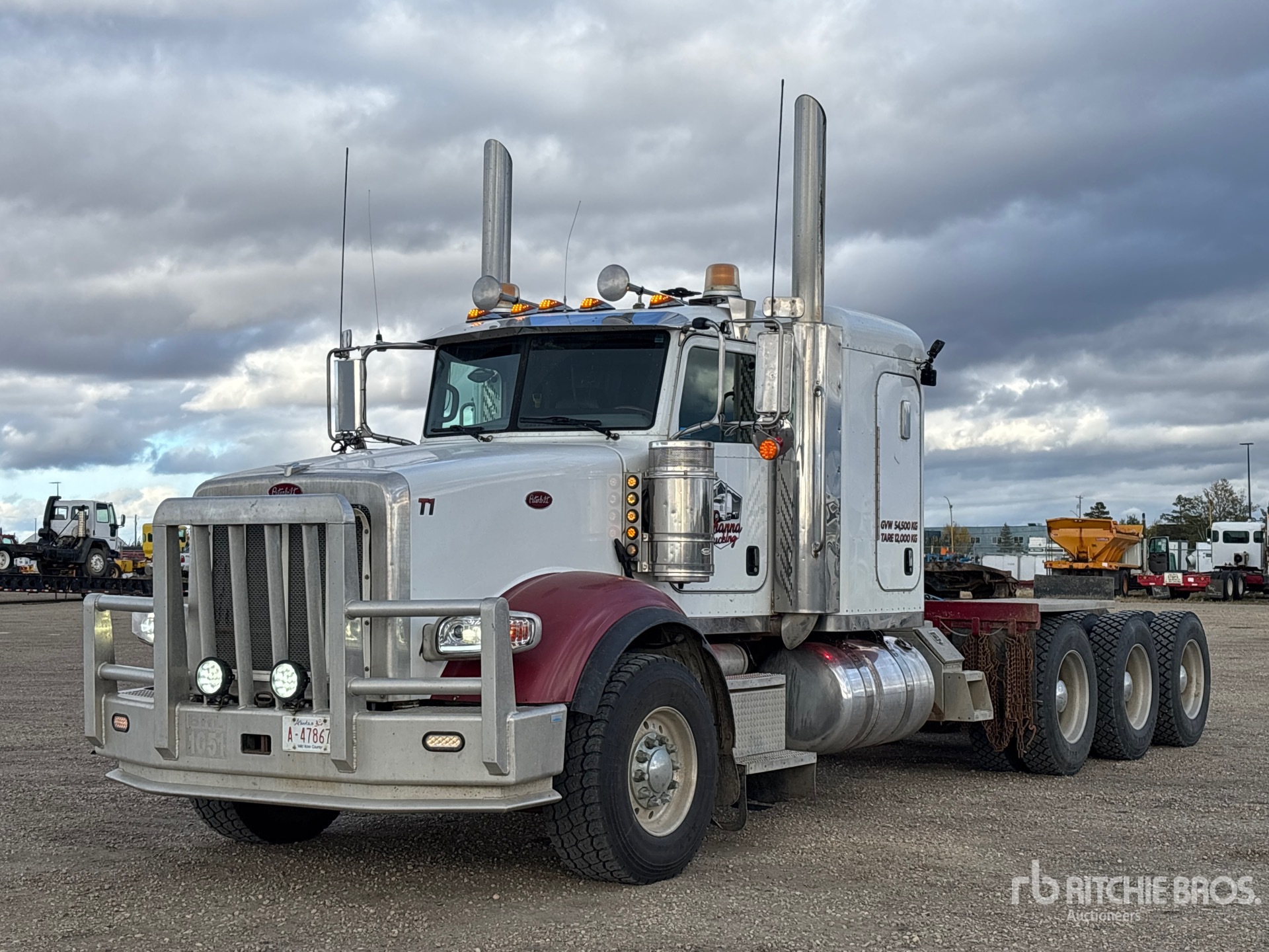Photo of 2015 Peterbilt 367