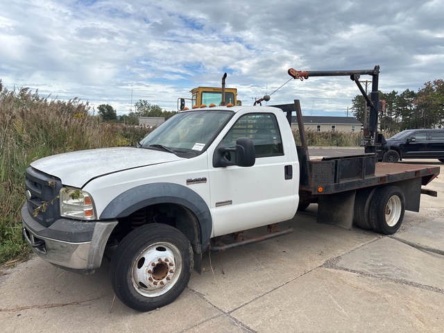 2006 Ford F-450 XL 4x2 Flatbed Truck