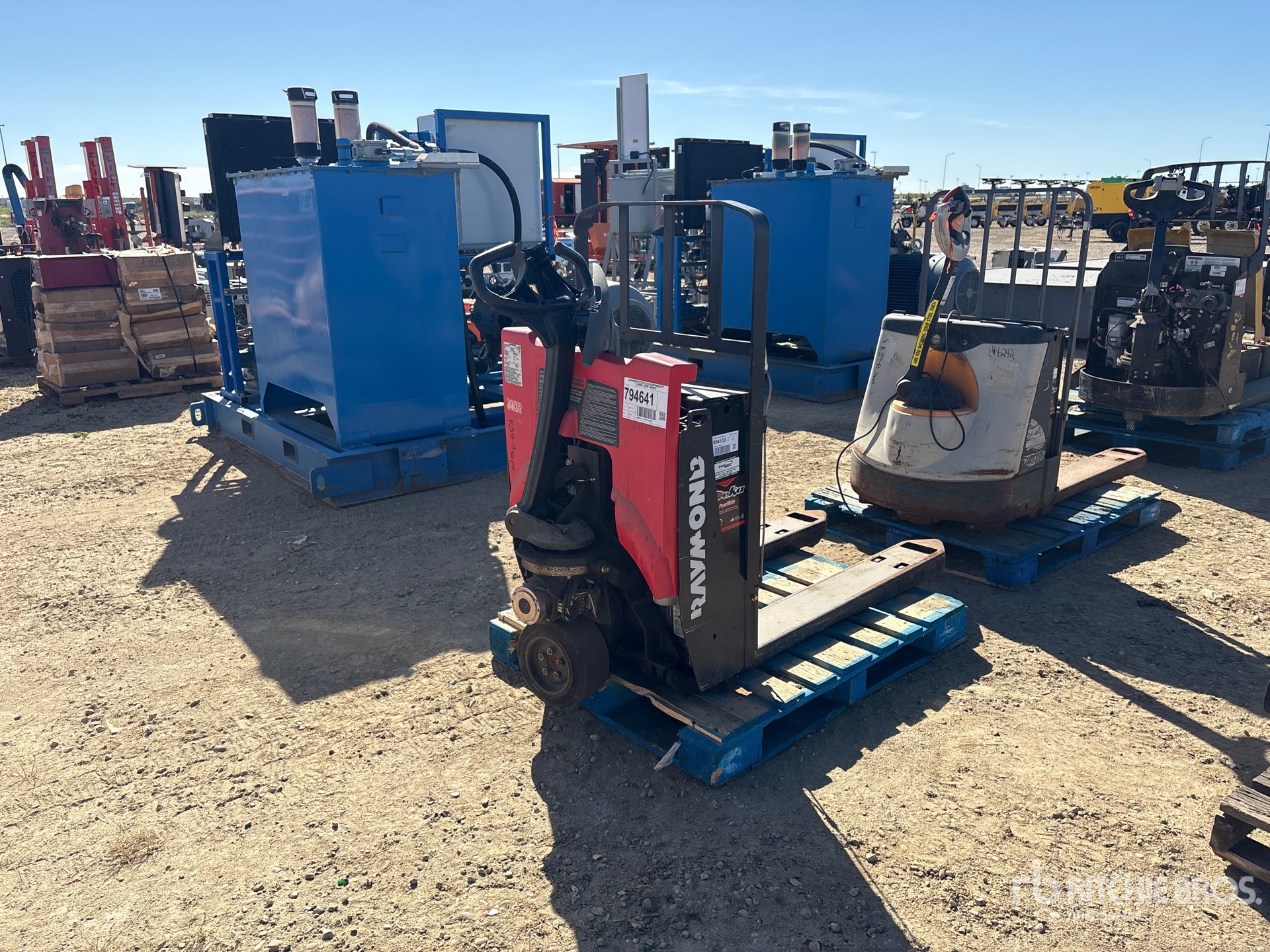 2019 Raymond 8210