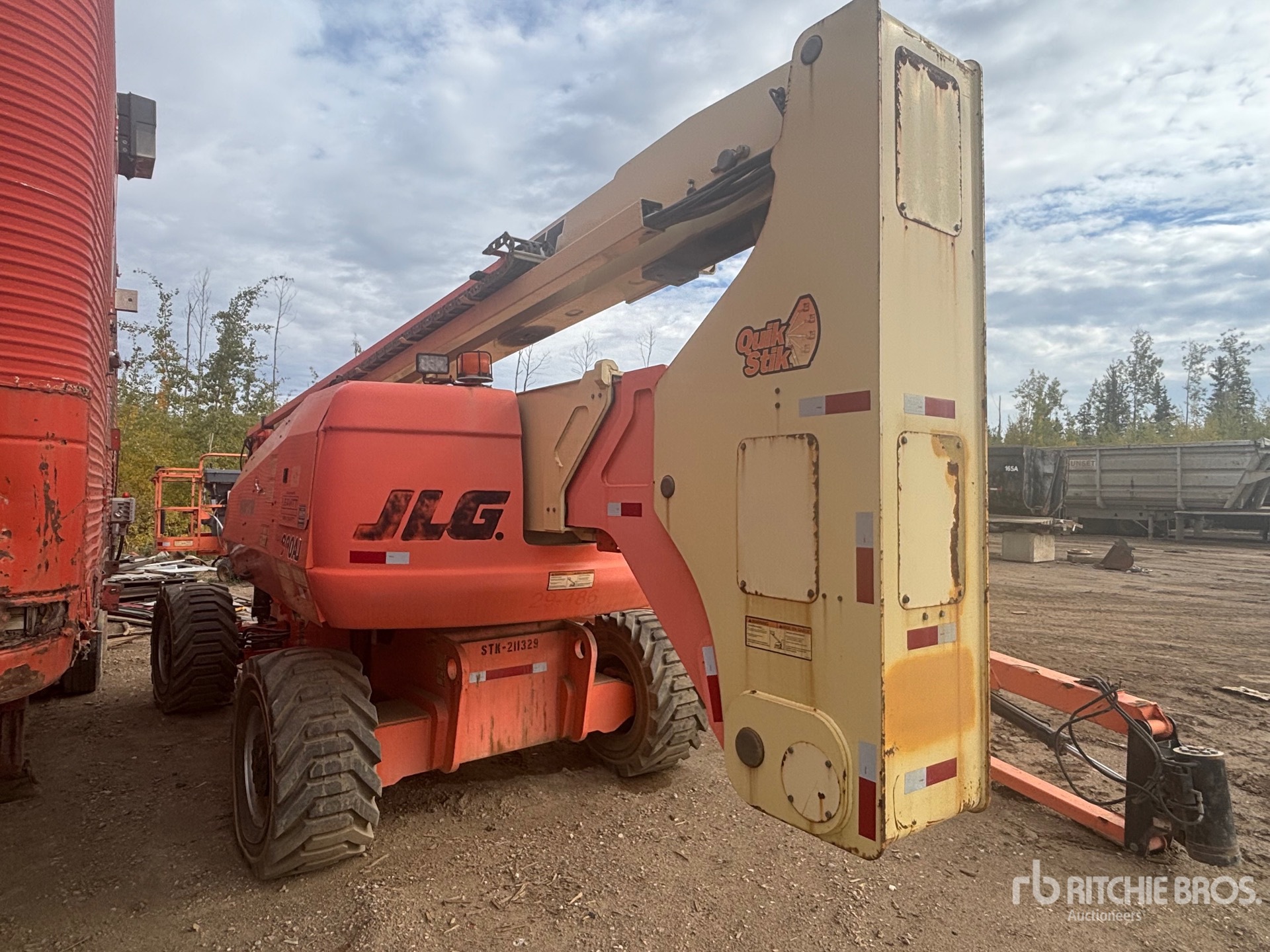 2011 JLG 800AJ
