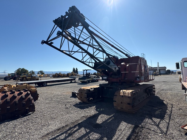 Manitowoc 2900 Lattice-Boom Crawler Crane