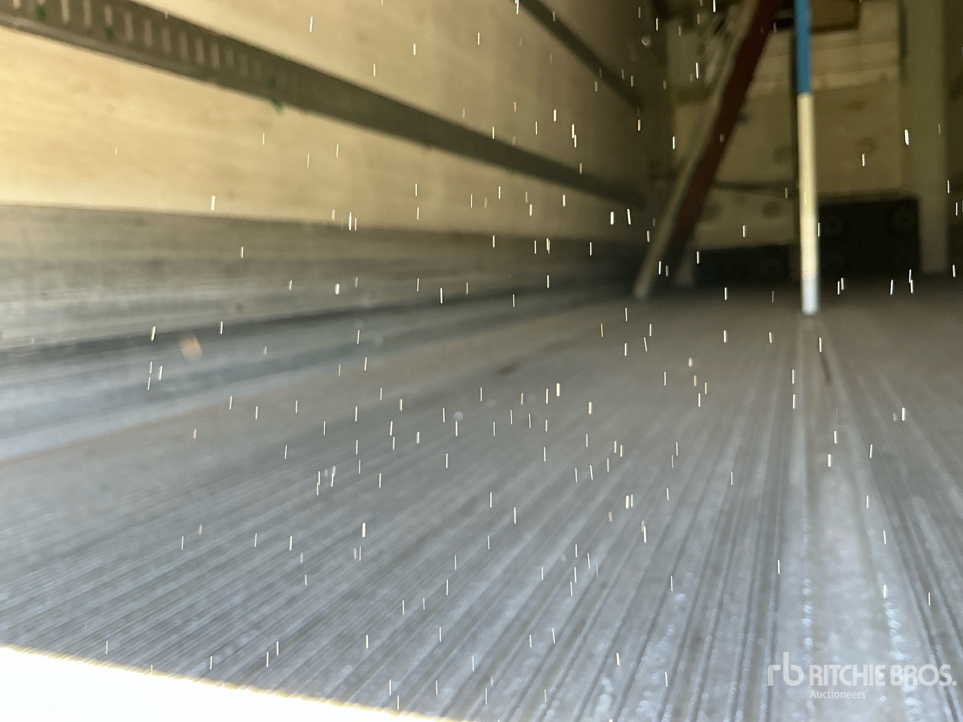 2017 Great Dane 28 ft x 102 in S/A Multi -Temp