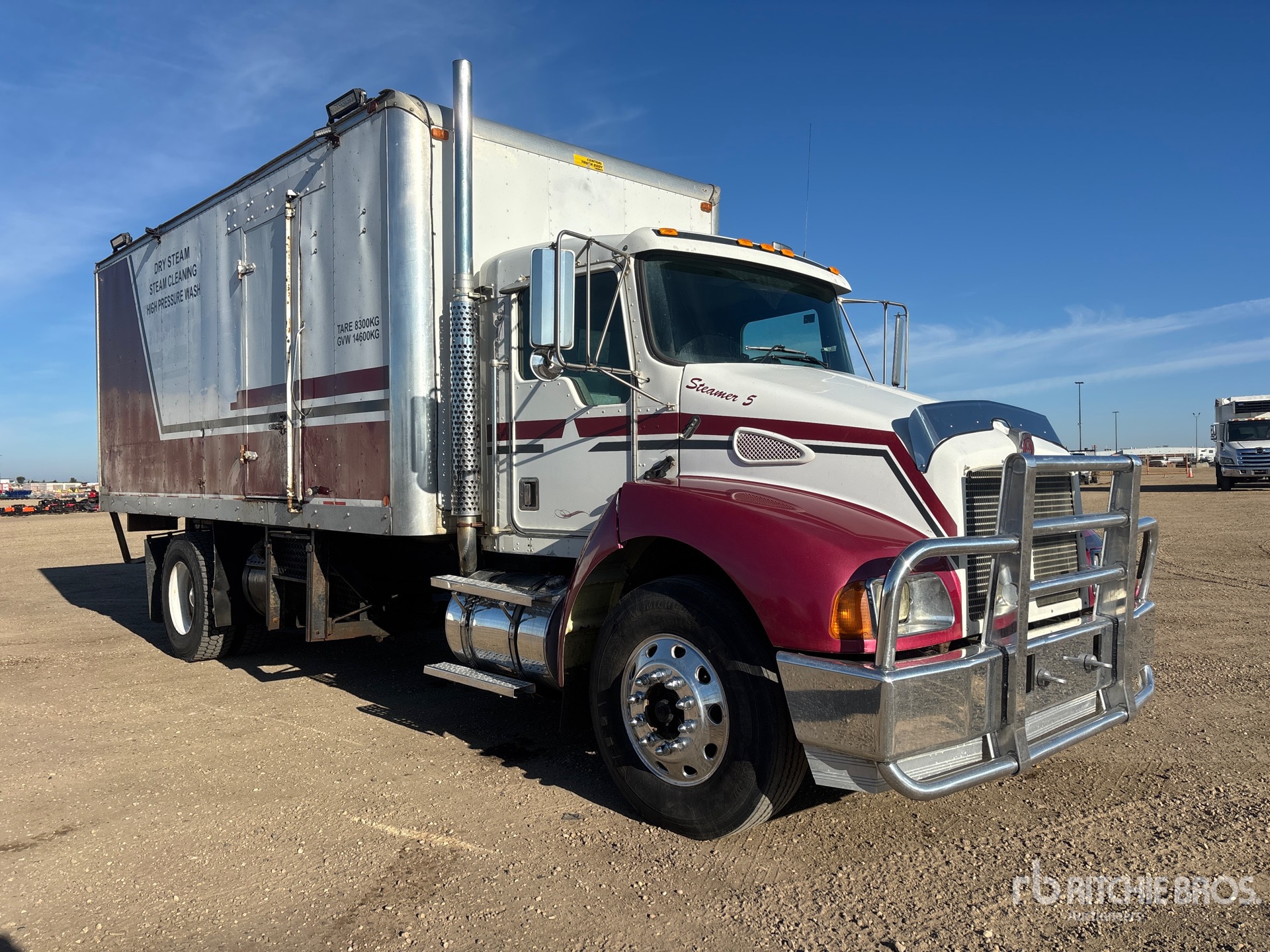 2001 Kenworth T300