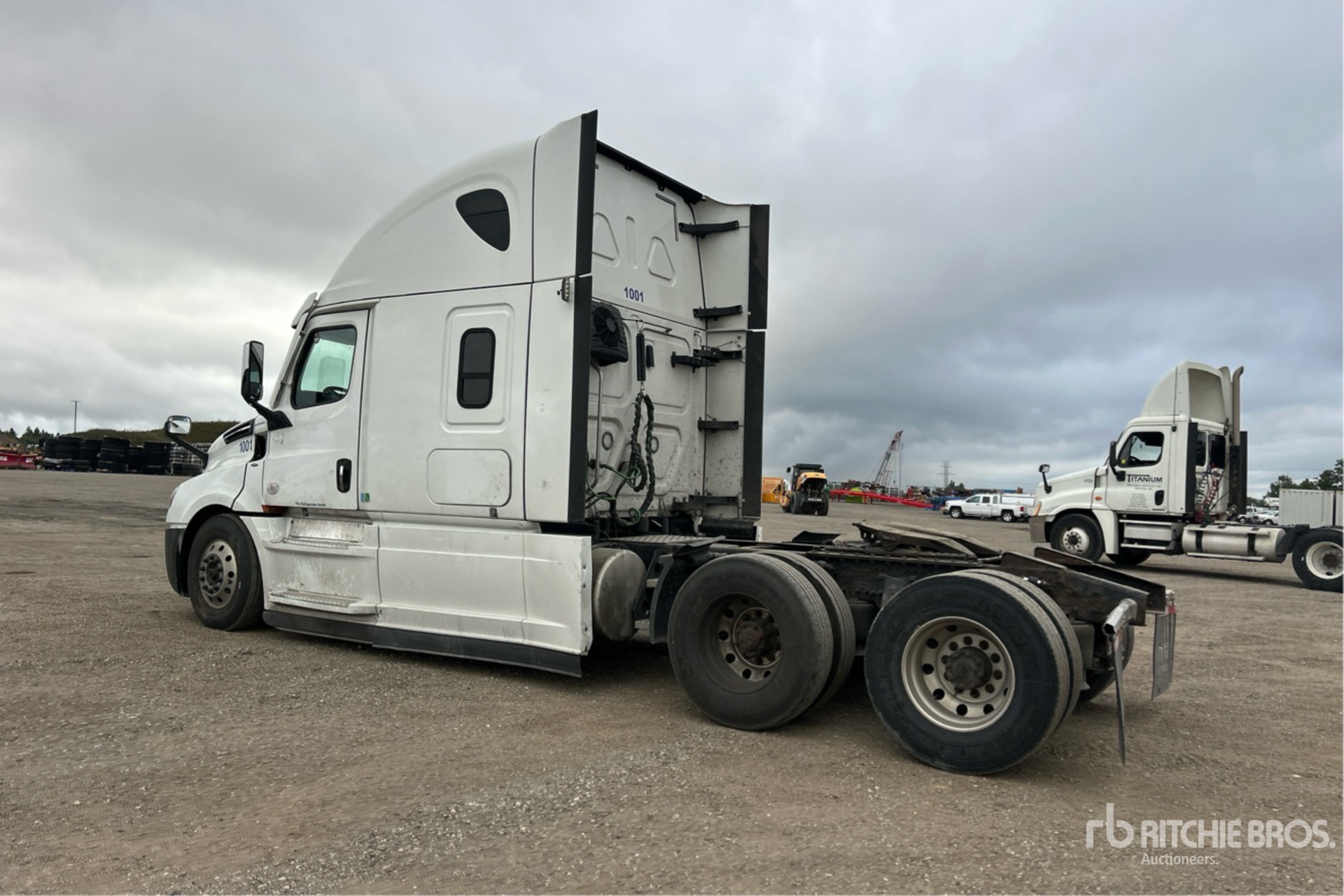 2020 Freightliner CASCADIA 126
