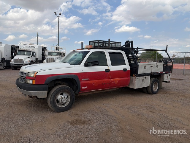 2005 Chevrolet Silverado 3500 Flatbed Truck
