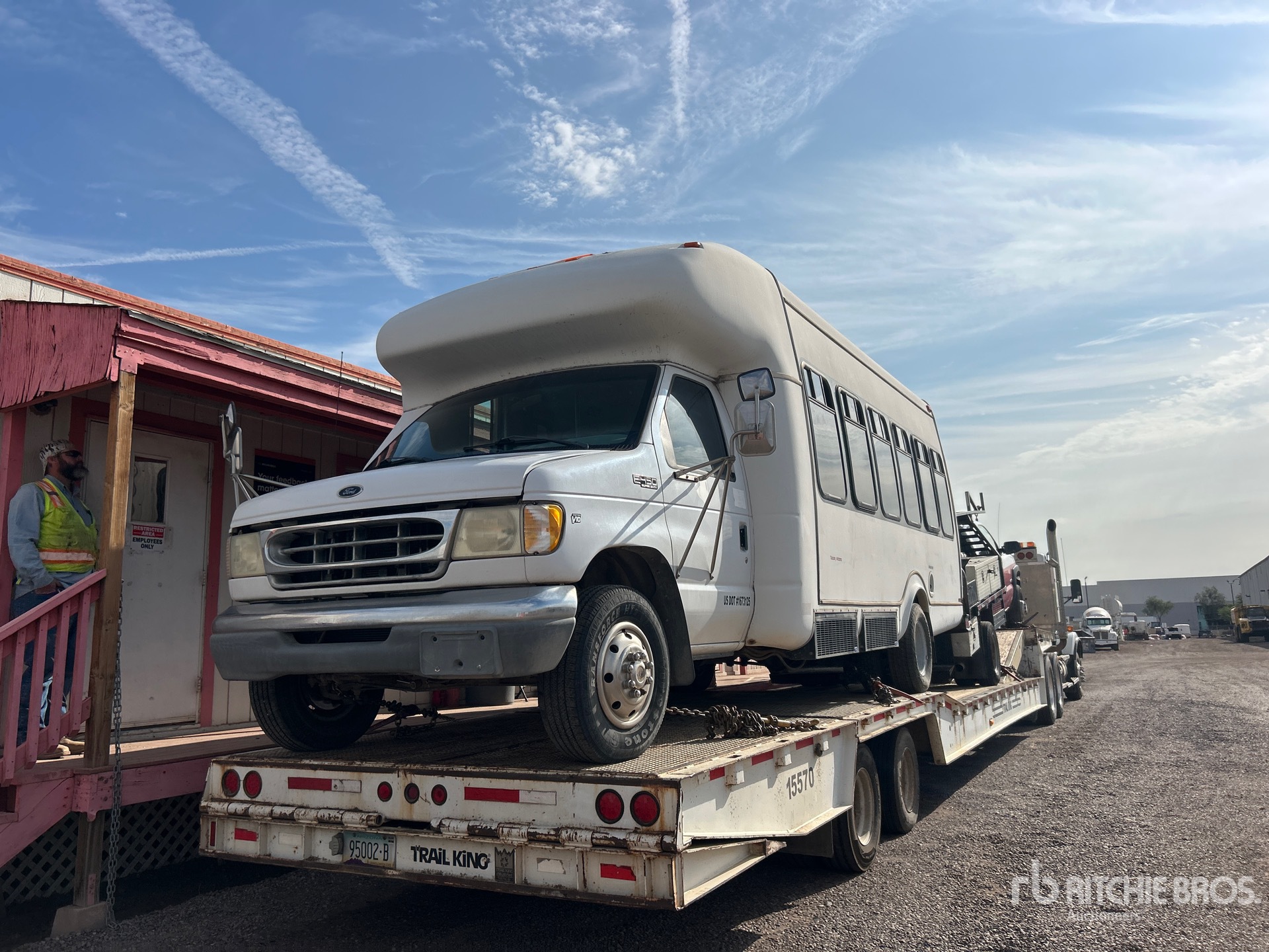 Photo of 2001 Ford E450